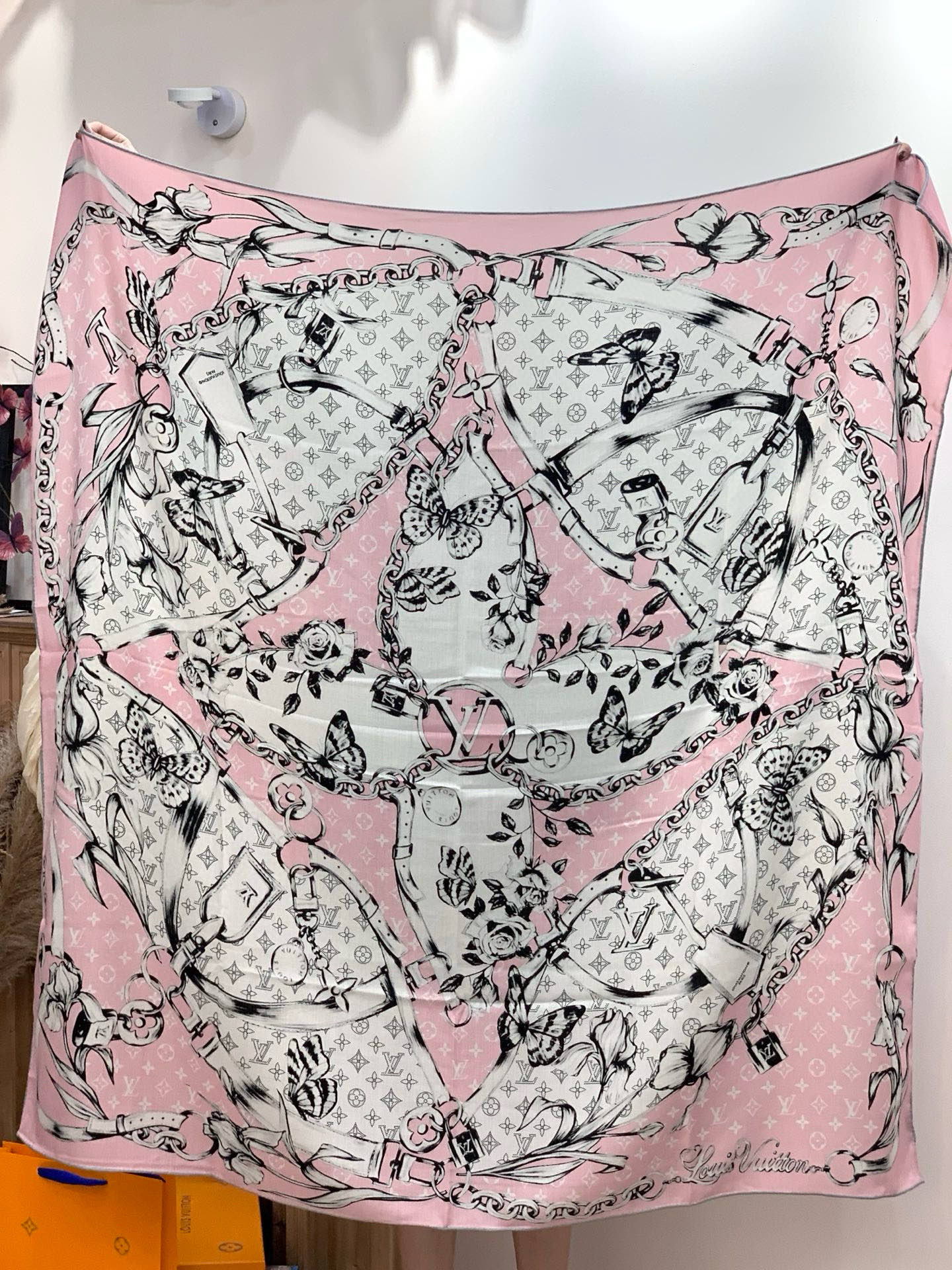 LV x TM 140披肩【140顶级丝绒双面同色披肩】本款LVxTMMonogram Multicol