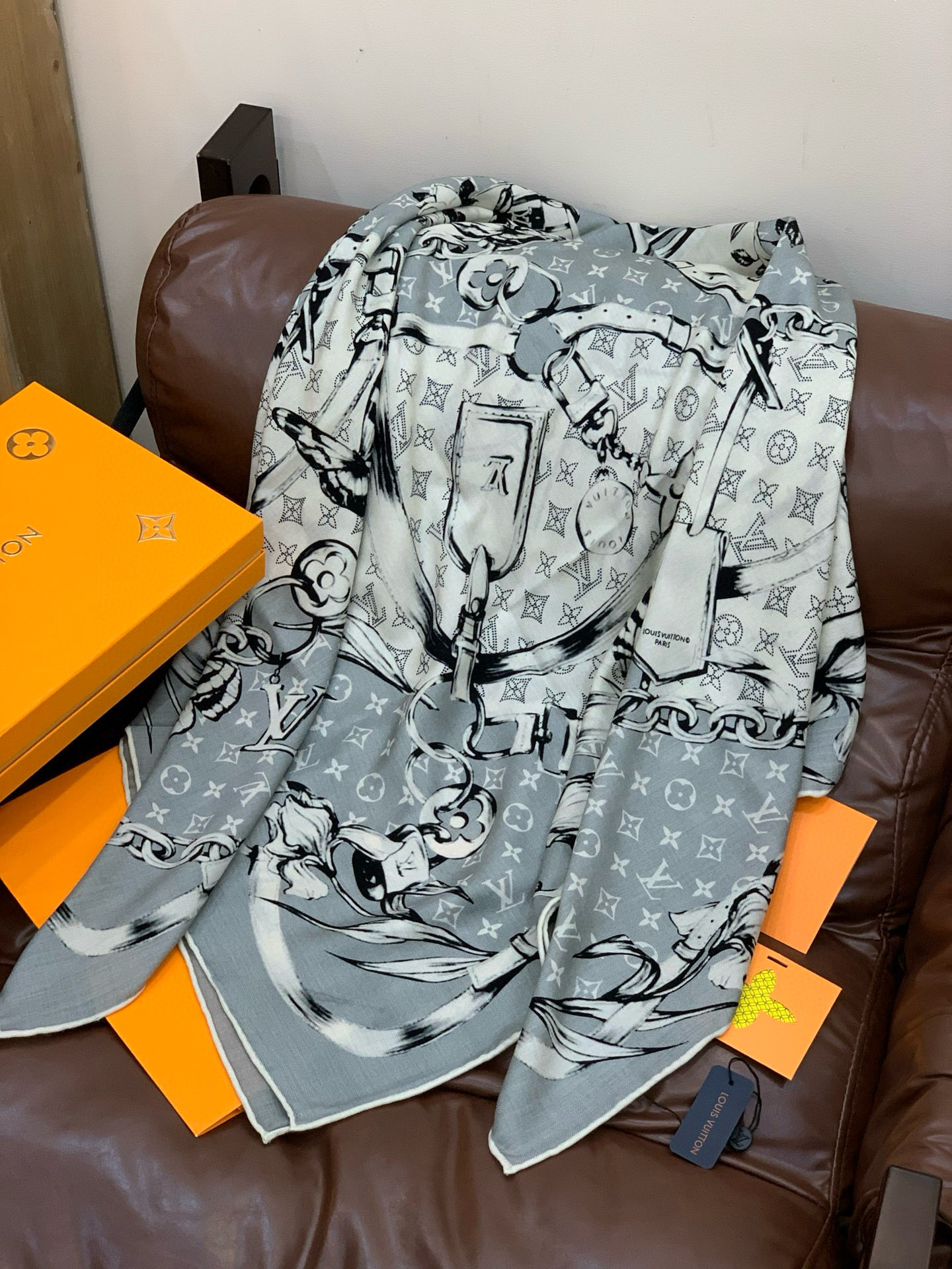 LV x TM 140披肩【140顶级丝绒双面同色披肩】本款LVxTMMonogram Multicol