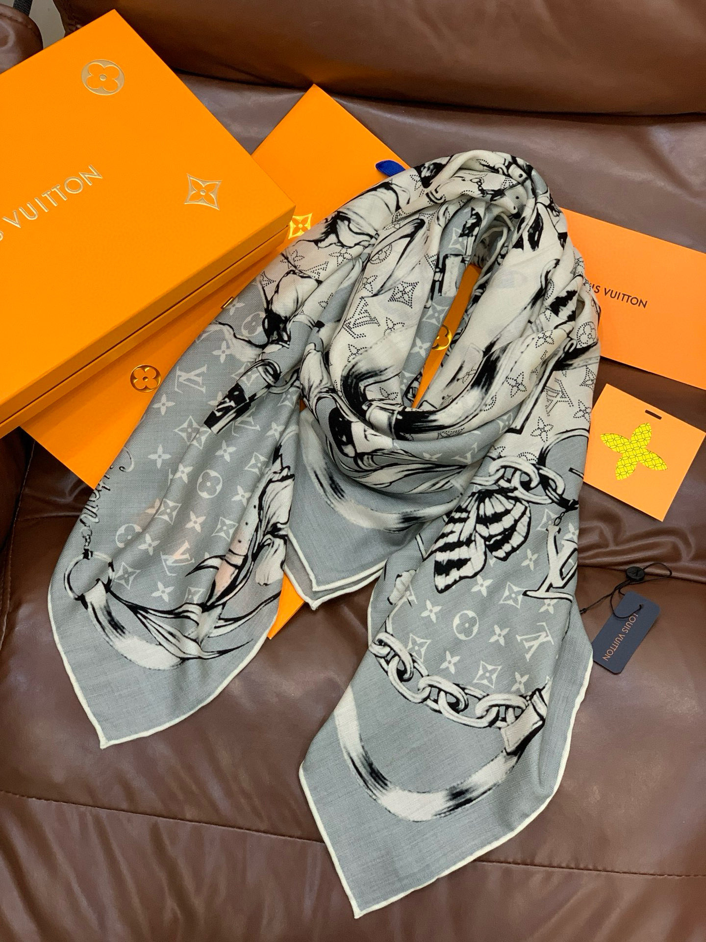 LV x TM 140披肩【140顶级丝绒双面同色披肩】本款LVxTMMonogram Multicol