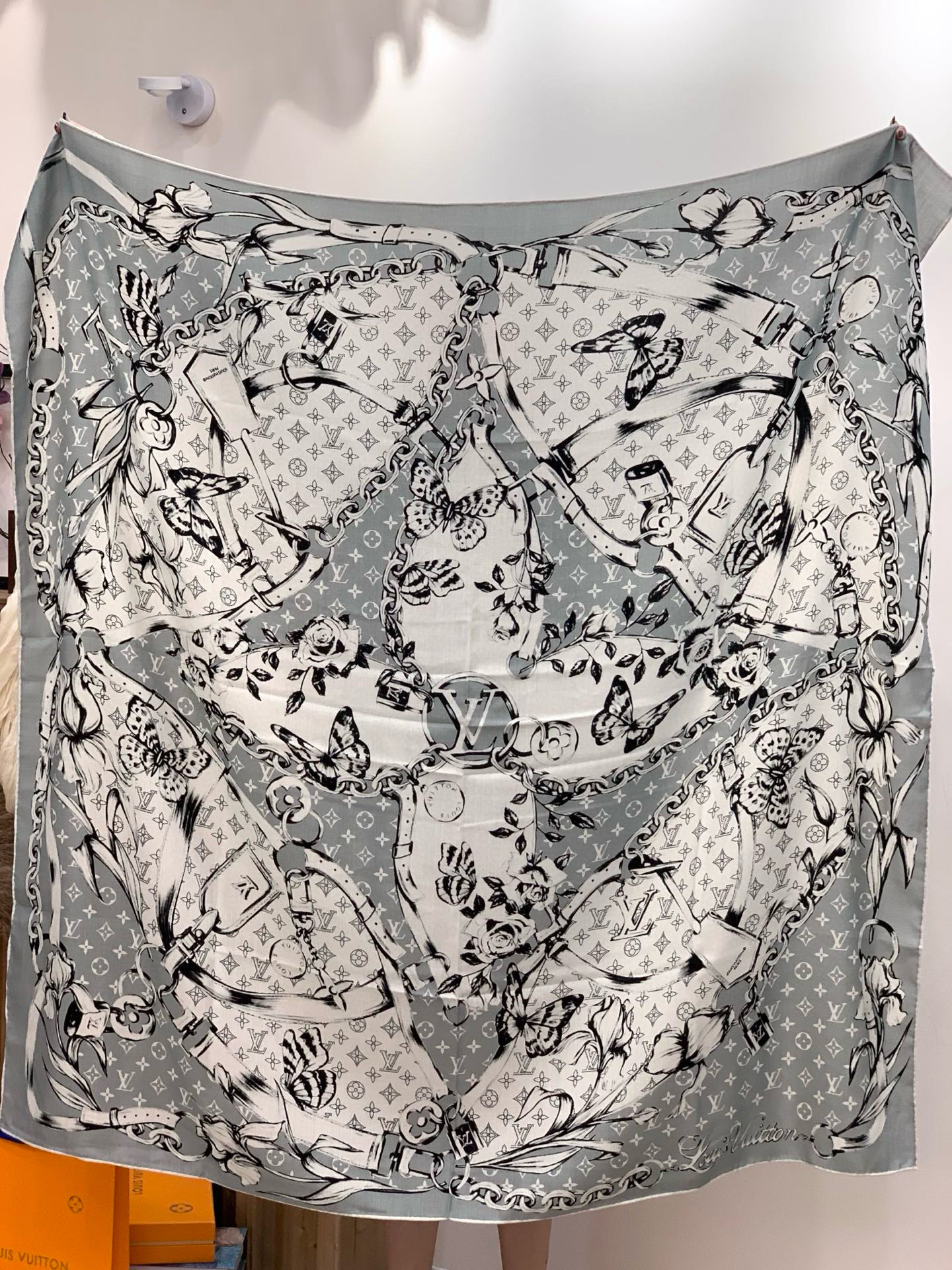 LV x TM 140披肩【140顶级丝绒双面同色披肩】本款LVxTMMonogram Multicol