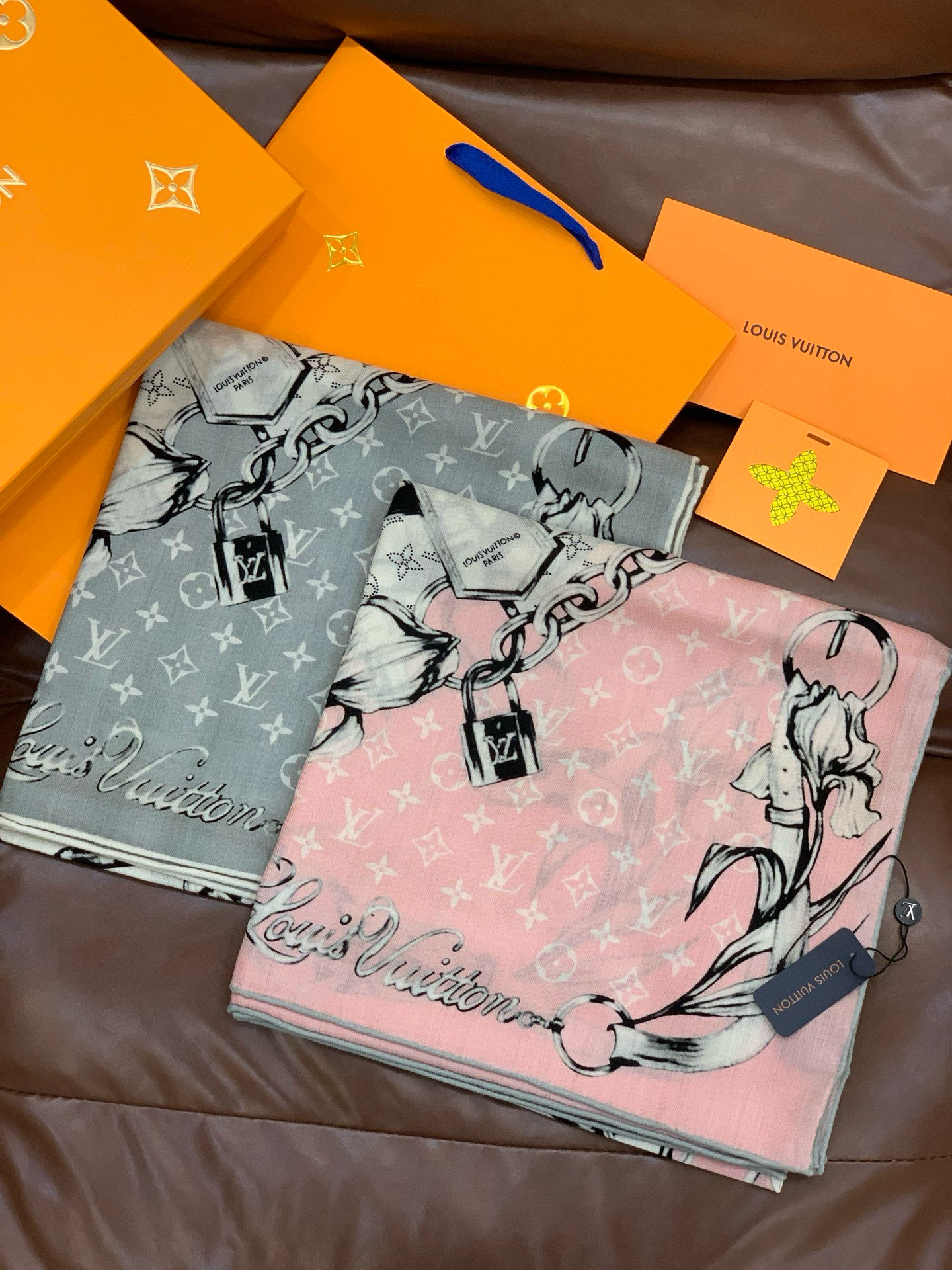 LV x TM 140披肩【140顶级丝绒双面同色披肩】本款LVxTMMonogram Multicol