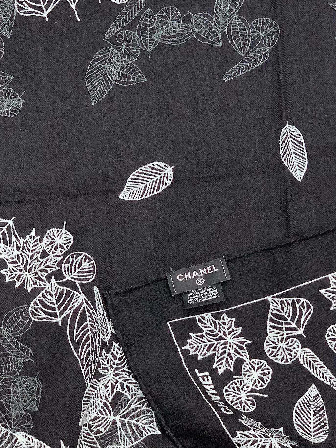 2025秋冬高级成衣系列～Chanel 【140双面同色丝绒披肩】此系列谱写一曲自由轻灵的赞歌本系列作品