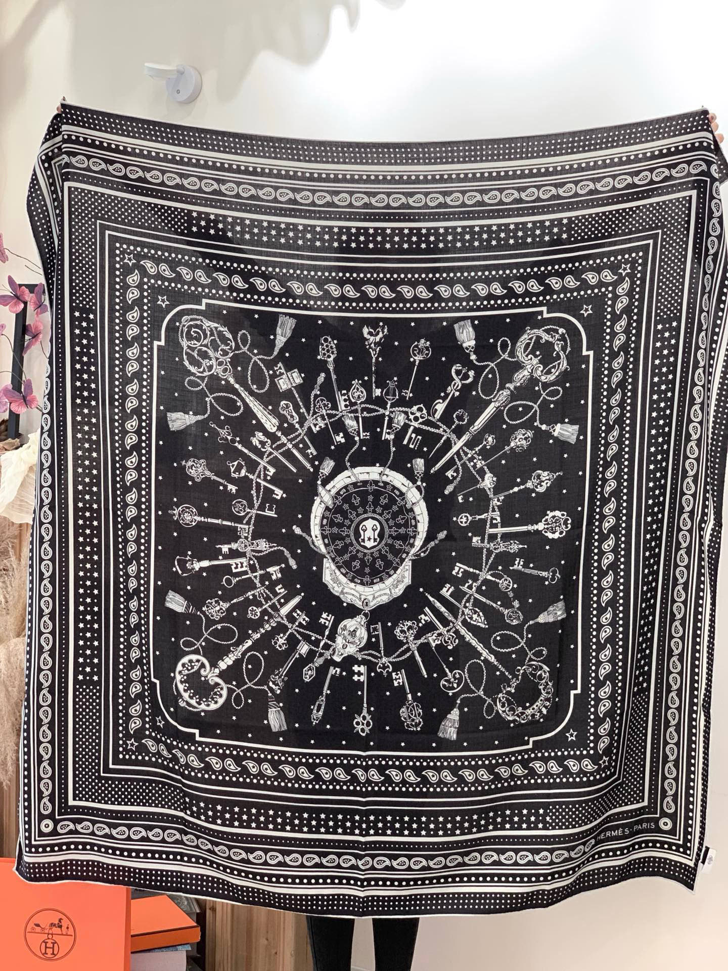 羊绒新款🆕👏👏买了都说好看‼️推荐💕爱马仕双面同色羊绒方巾【双面同色140】，顶级工艺超值‼️爱马仕专柜