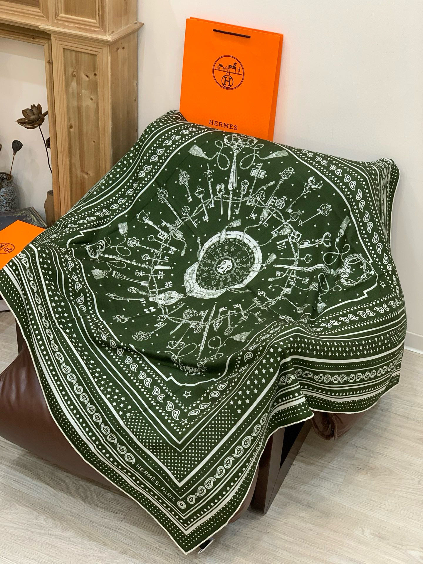 羊绒新款🆕👏👏买了都说好看‼️推荐💕爱马仕双面同色羊绒方巾【双面同色140】，顶级工艺超值‼️爱马仕专柜