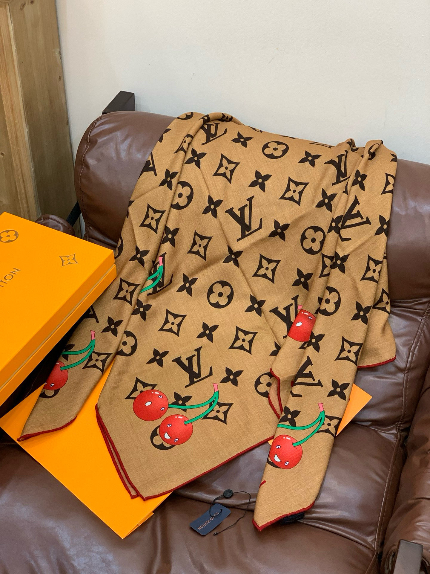 LV X TM MONOGRAMCERISE 140丝绒方巾【140双面丝绒同色】LV × TM Mon