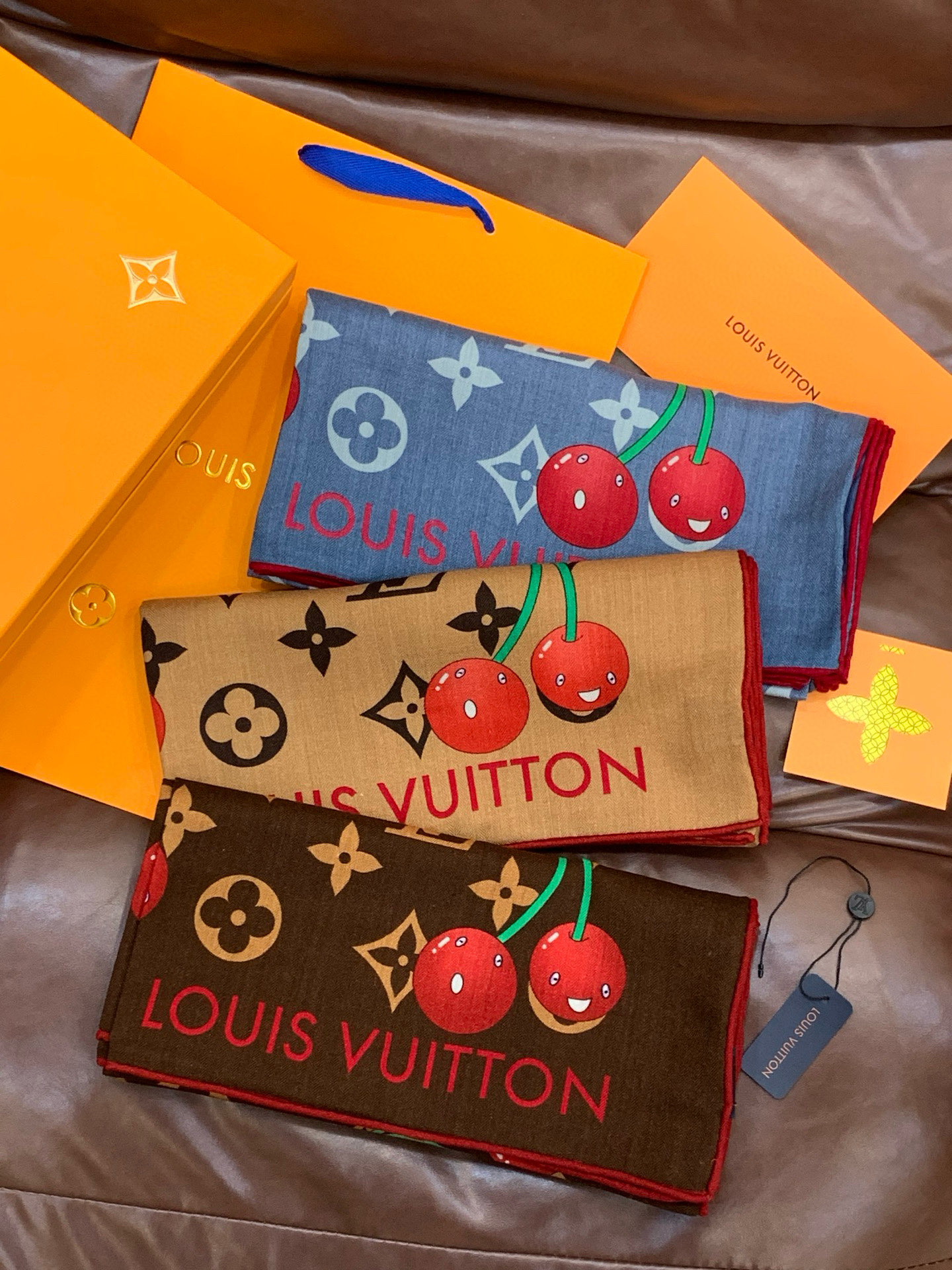 LV X TM MONOGRAMCERISE 140丝绒方巾【140双面丝绒同色】LV × TM Mon