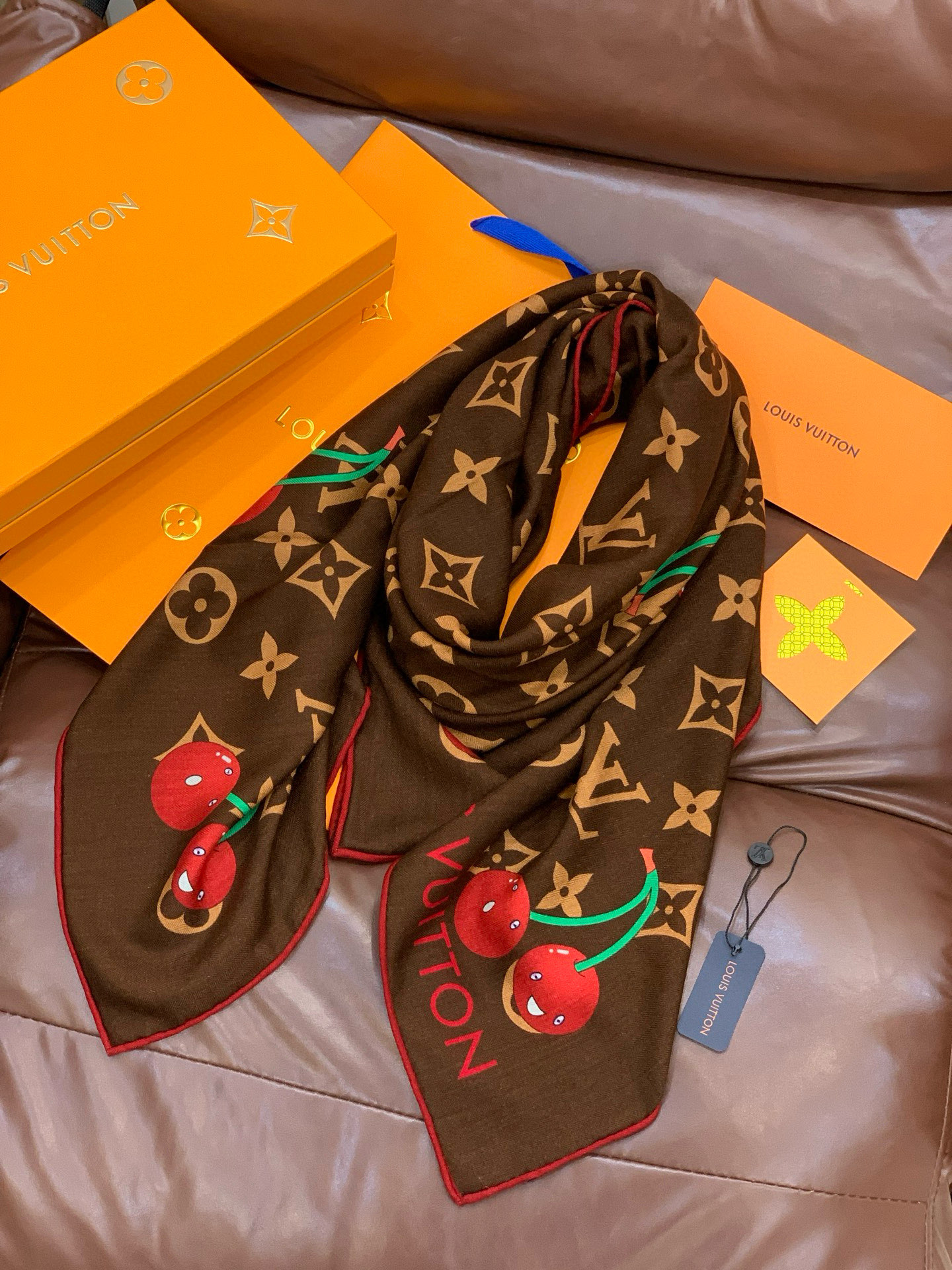 LV X TM MONOGRAMCERISE 140丝绒方巾【140双面丝绒同色】LV × TM Mon