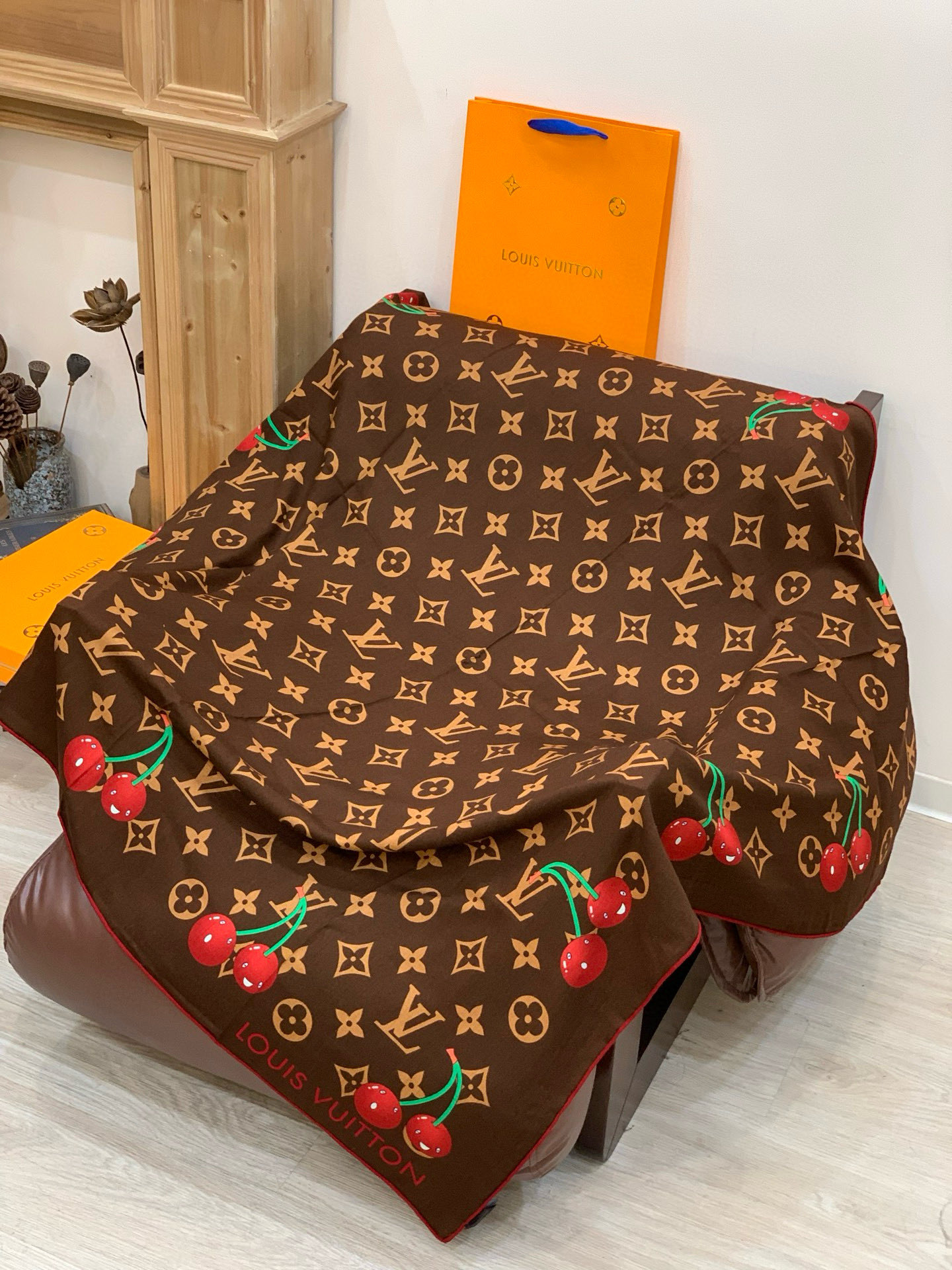LV X TM MONOGRAMCERISE 140丝绒方巾【140双面丝绒同色】LV × TM Mon