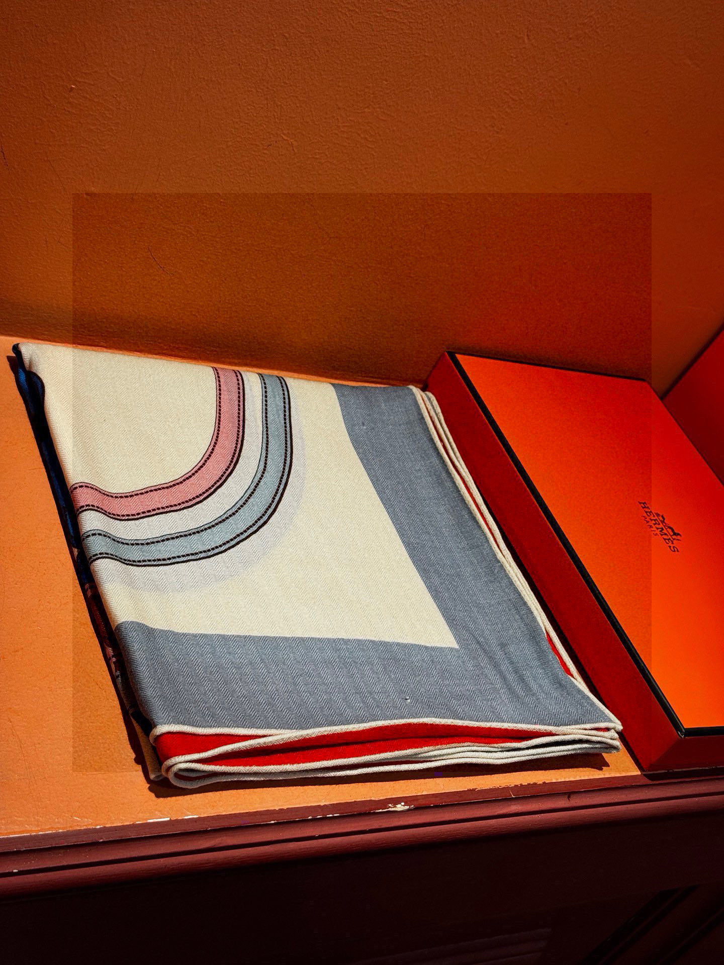 羊绒新款🆕🏇🏇买了都说好看‼️推荐💕【华丽的缰辔双面同色140】羊绒方巾，顶级工艺超值‼️爱马仕专柜爆款