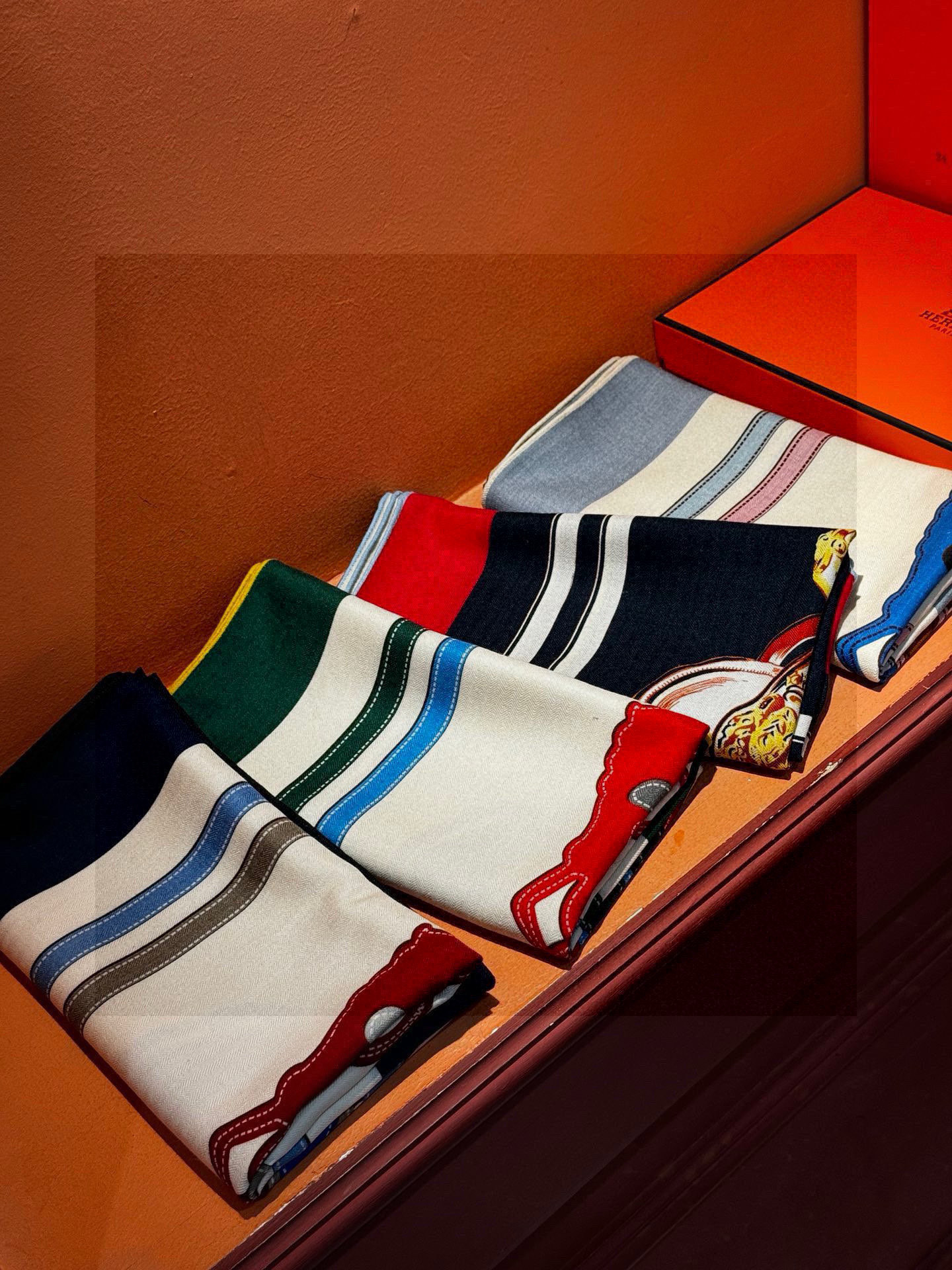 羊绒新款🆕🏇🏇买了都说好看‼️推荐💕【华丽的缰辔双面同色140】羊绒方巾，顶级工艺超值‼️爱马仕专柜爆款