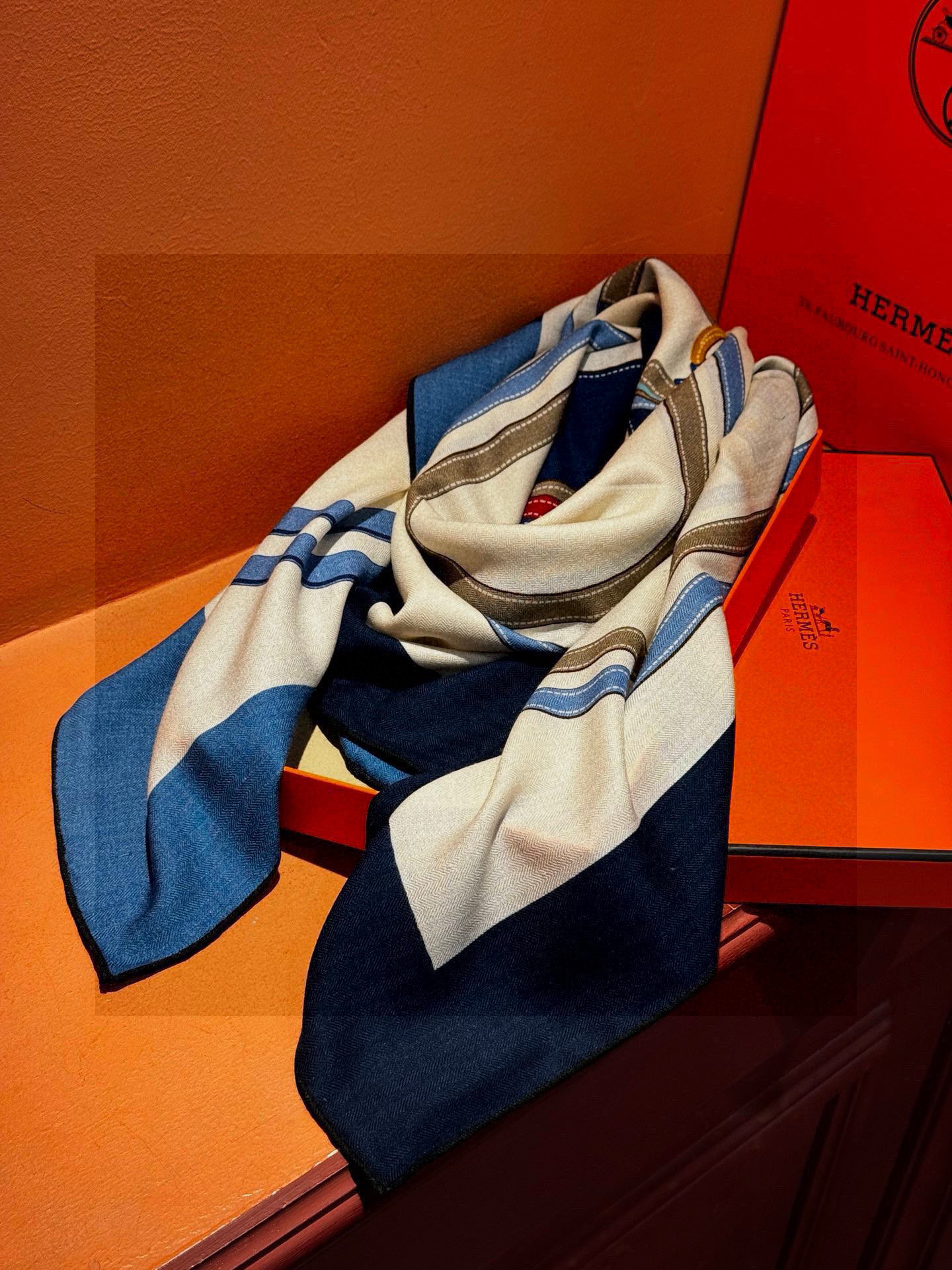 羊绒新款🆕🏇🏇买了都说好看‼️推荐💕【华丽的缰辔双面同色140】羊绒方巾，顶级工艺超值‼️爱马仕专柜爆款