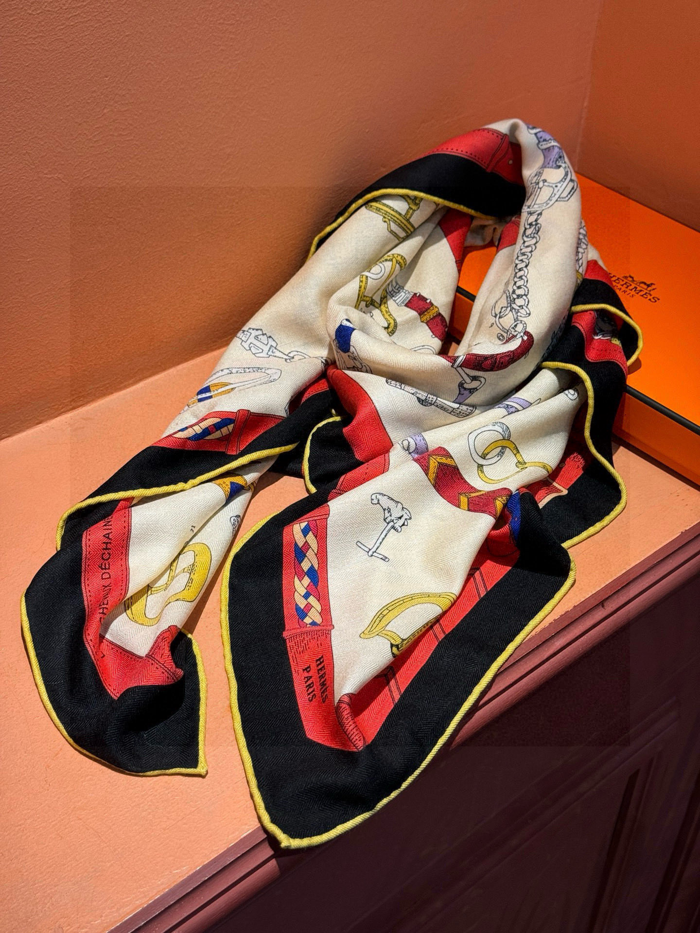 羊绒新款🆕👏👏买了都说好看‼️推荐💕爱马仕双面同色羊绒方巾【跃动的马儿双面同色140】，顶级工艺超值‼️