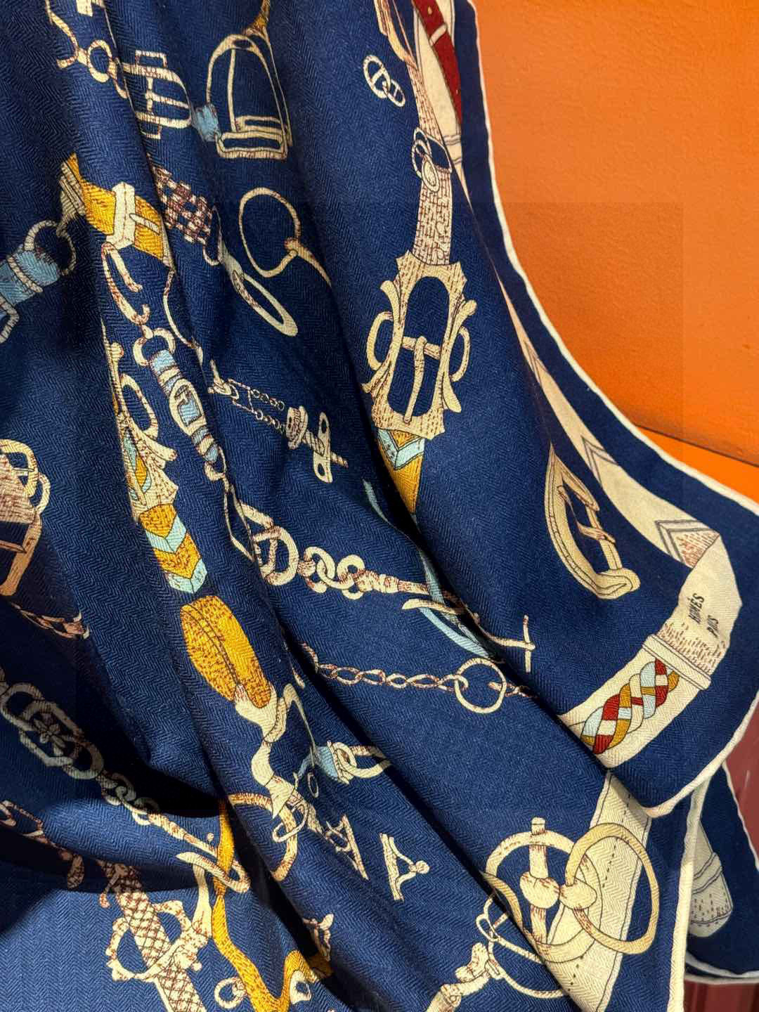 羊绒新款🆕👏👏买了都说好看‼️推荐💕爱马仕双面同色羊绒方巾【跃动的马儿双面同色140】，顶级工艺超值‼️