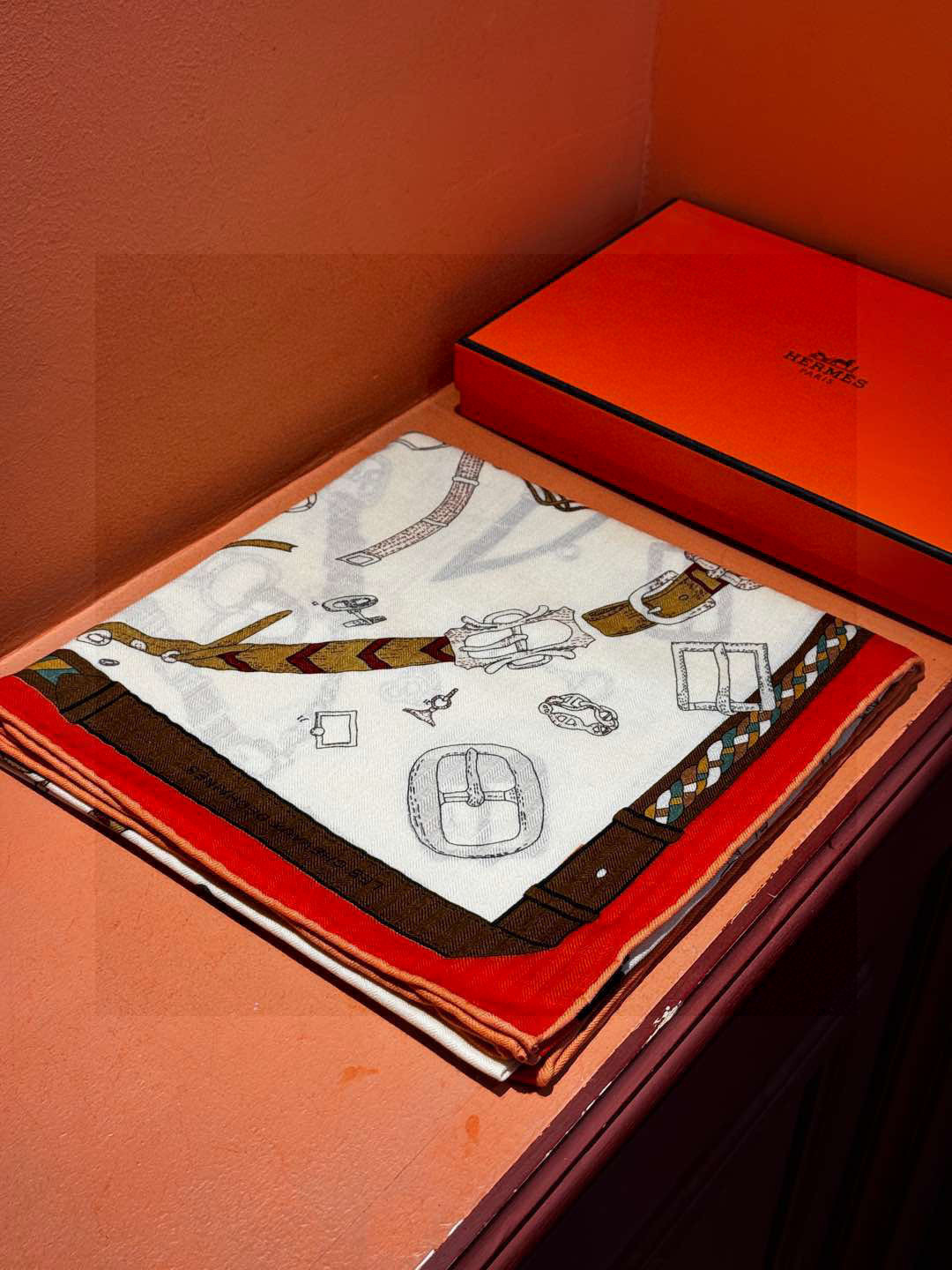 羊绒新款🆕👏👏买了都说好看‼️推荐💕爱马仕双面同色羊绒方巾【跃动的马儿双面同色140】，顶级工艺超值‼️