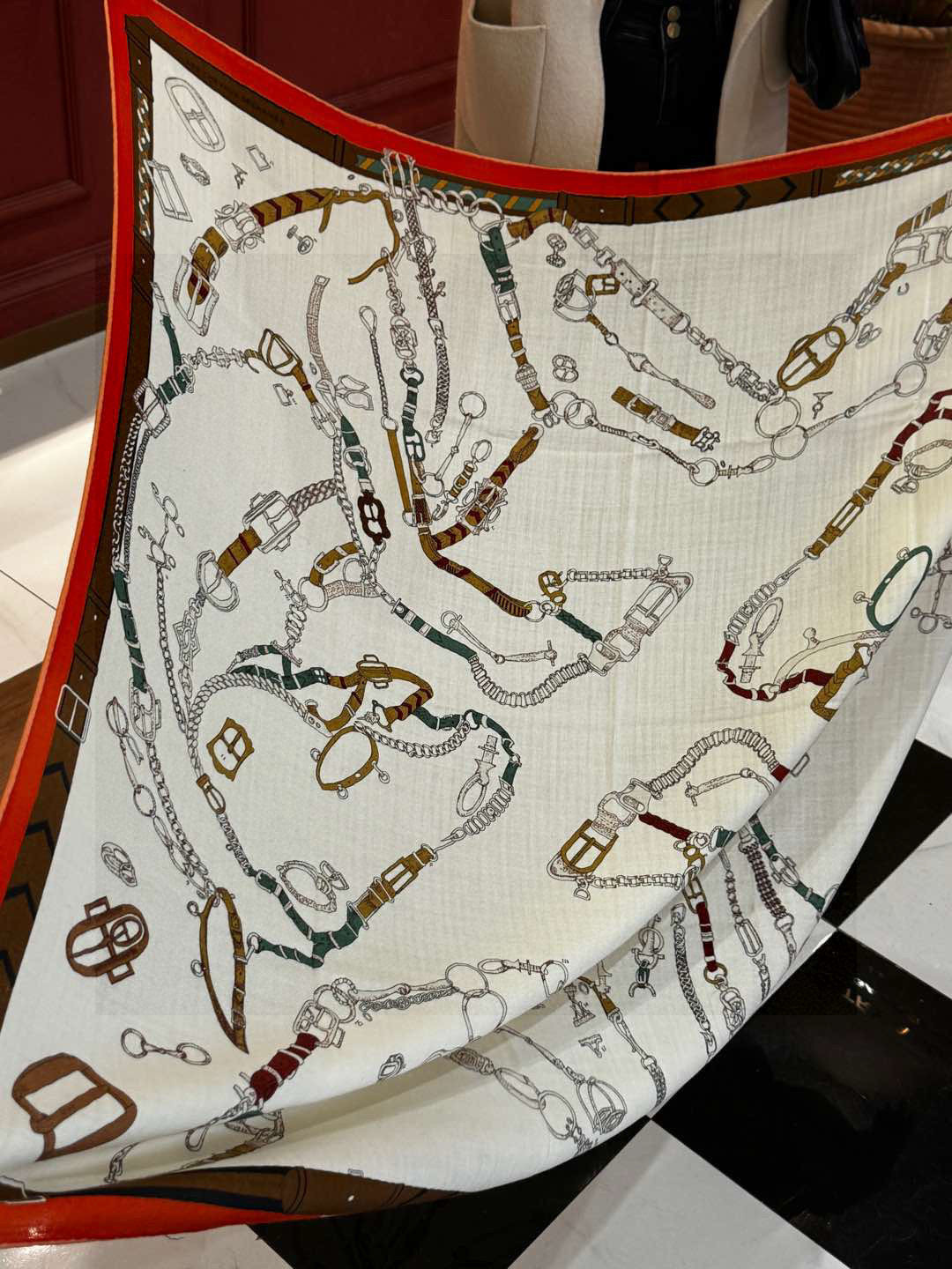 羊绒新款🆕👏👏买了都说好看‼️推荐💕爱马仕双面同色羊绒方巾【跃动的马儿双面同色140】，顶级工艺超值‼️