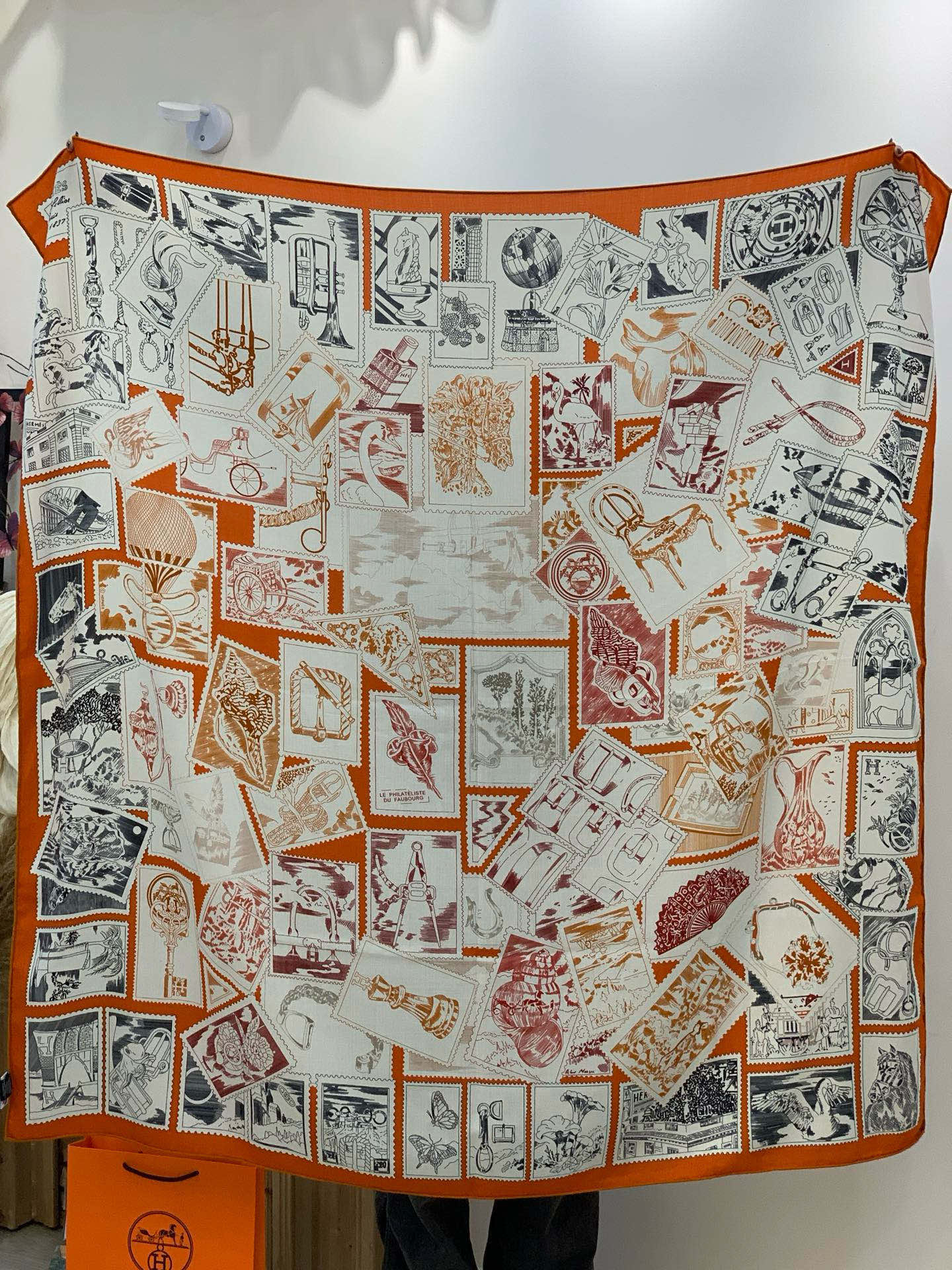 💟2025年秋冬抢先 上新💞【双面同色丝绒绒方巾】手工卷边山羊绒和真丝混纺披肩（70%山羊绒，30%桑蚕