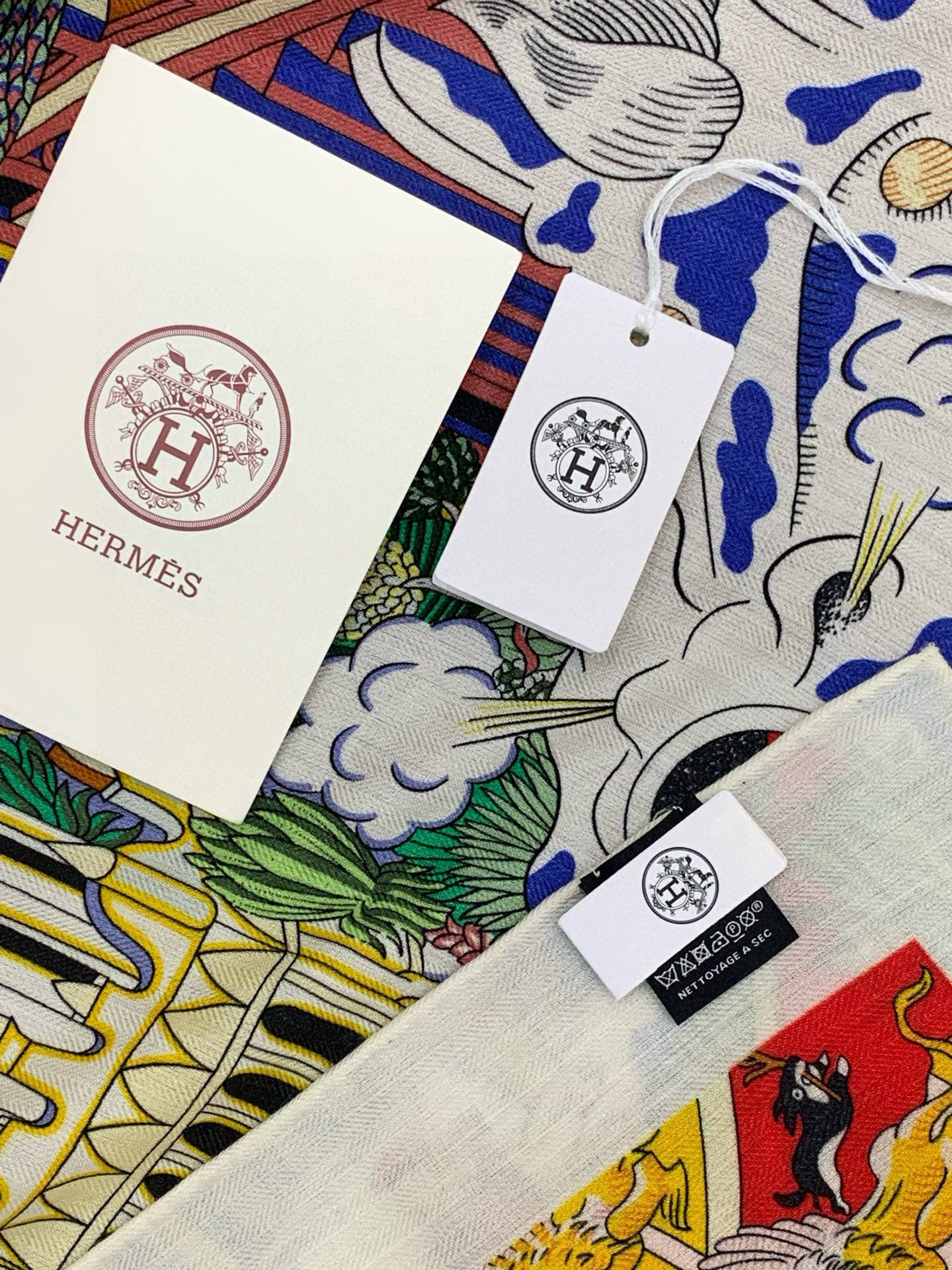 羊绒新款🆕👏👏买了都说好看‼️推荐💕爱马仕双面同色羊绒方巾【动物之城双面同色140】，顶级工艺超值‼️爱