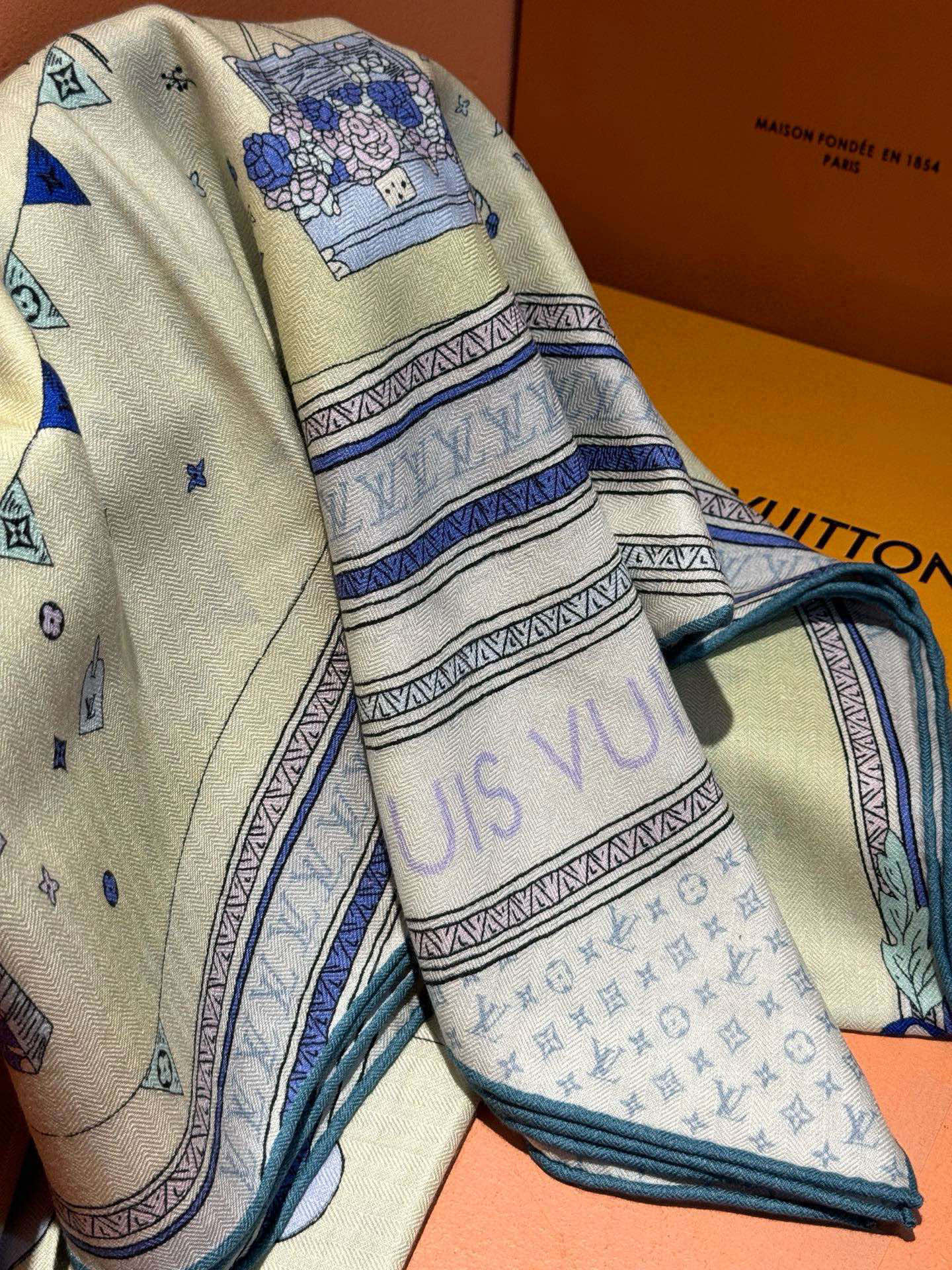 ❄【双面同色】原单Lv140cm丝绒方巾，《热气球》，本款方巾全新加入 U价🉐️ and Away 系列