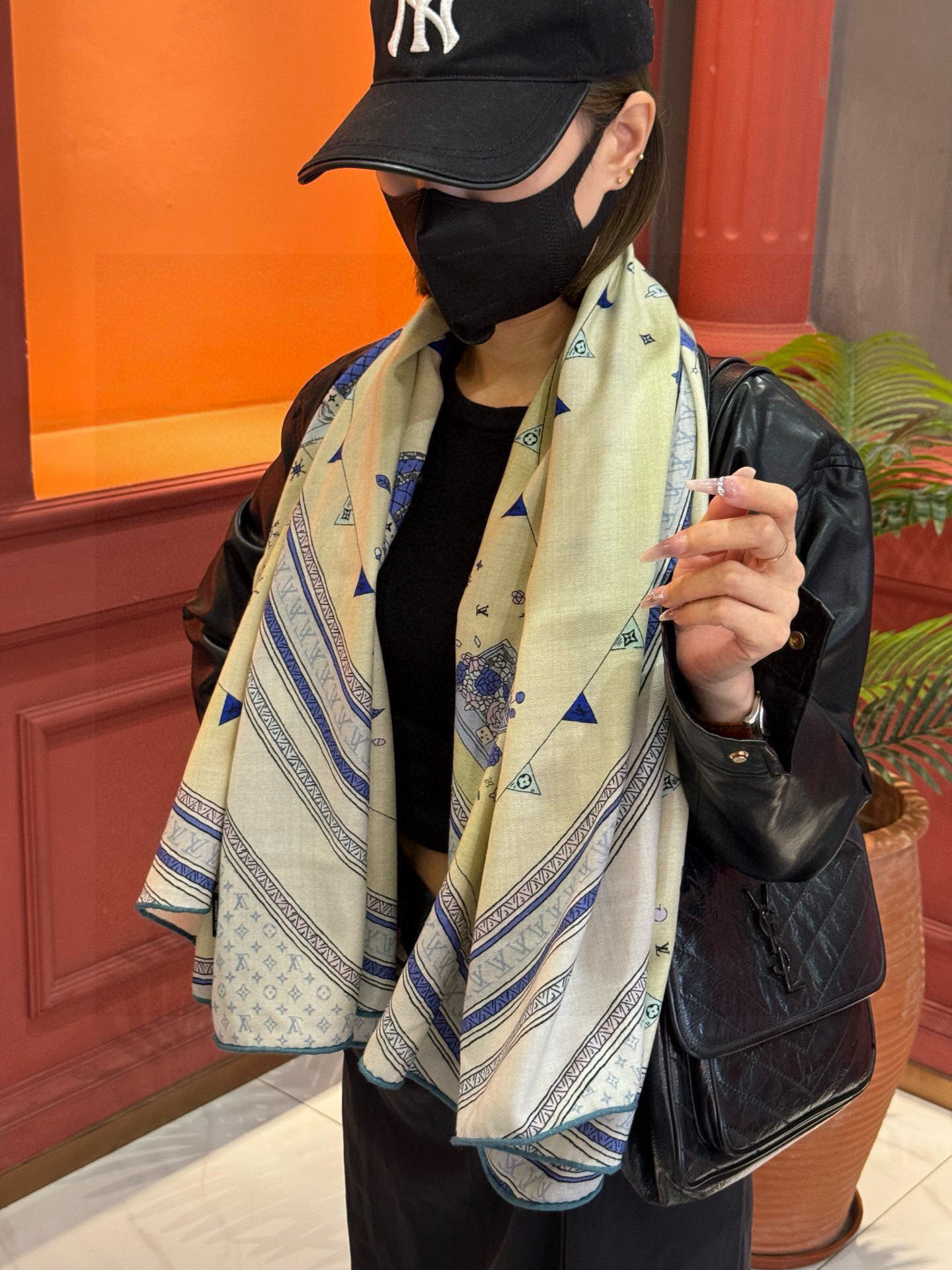 ❄【双面同色】原单Lv140cm丝绒方巾，《热气球》，本款方巾全新加入 U价🉐️ and Away 系列