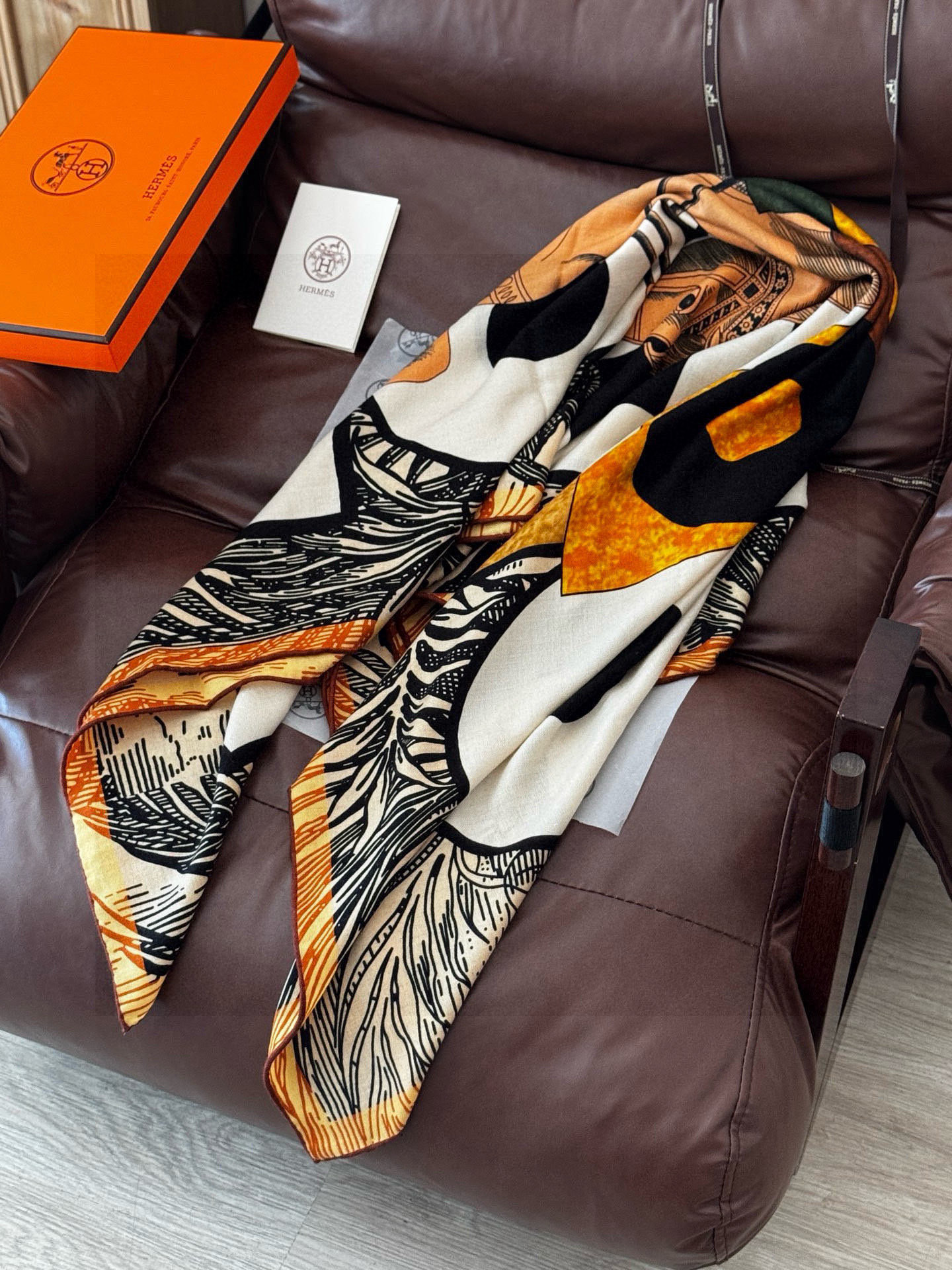 H，目前最热门的 “超现实爱马仕枢纽” 风靡全宇宙，听名字就充斥着未来空间♥️艺术品一样的存在，会绝版的