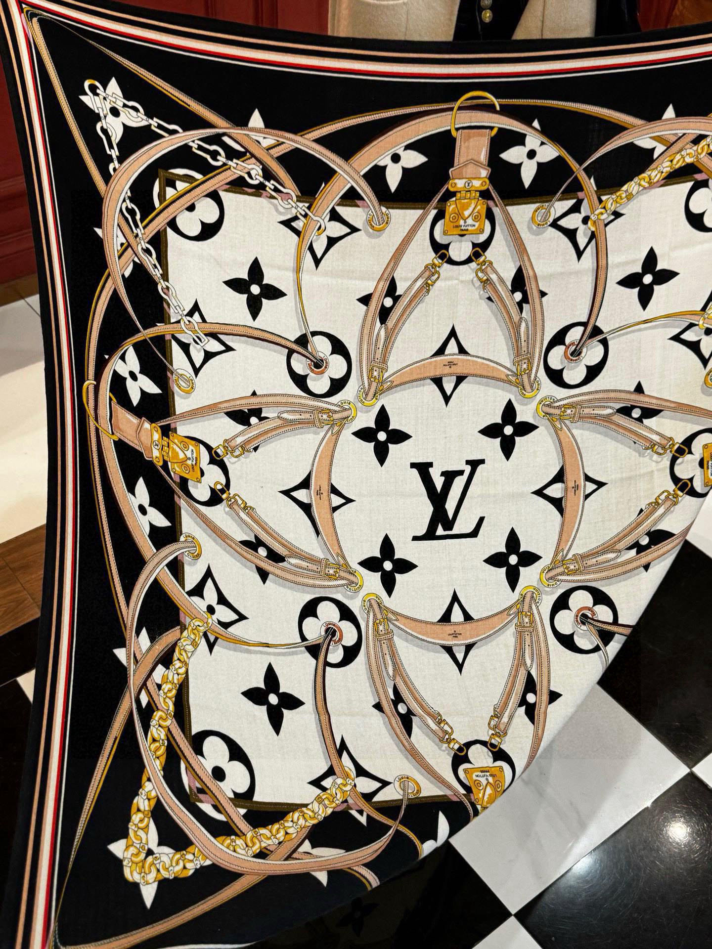 上新❤️ MONOGRAM JACQUARD DENIM140丝绒 方巾 【高定版 双面同色】有些款式他