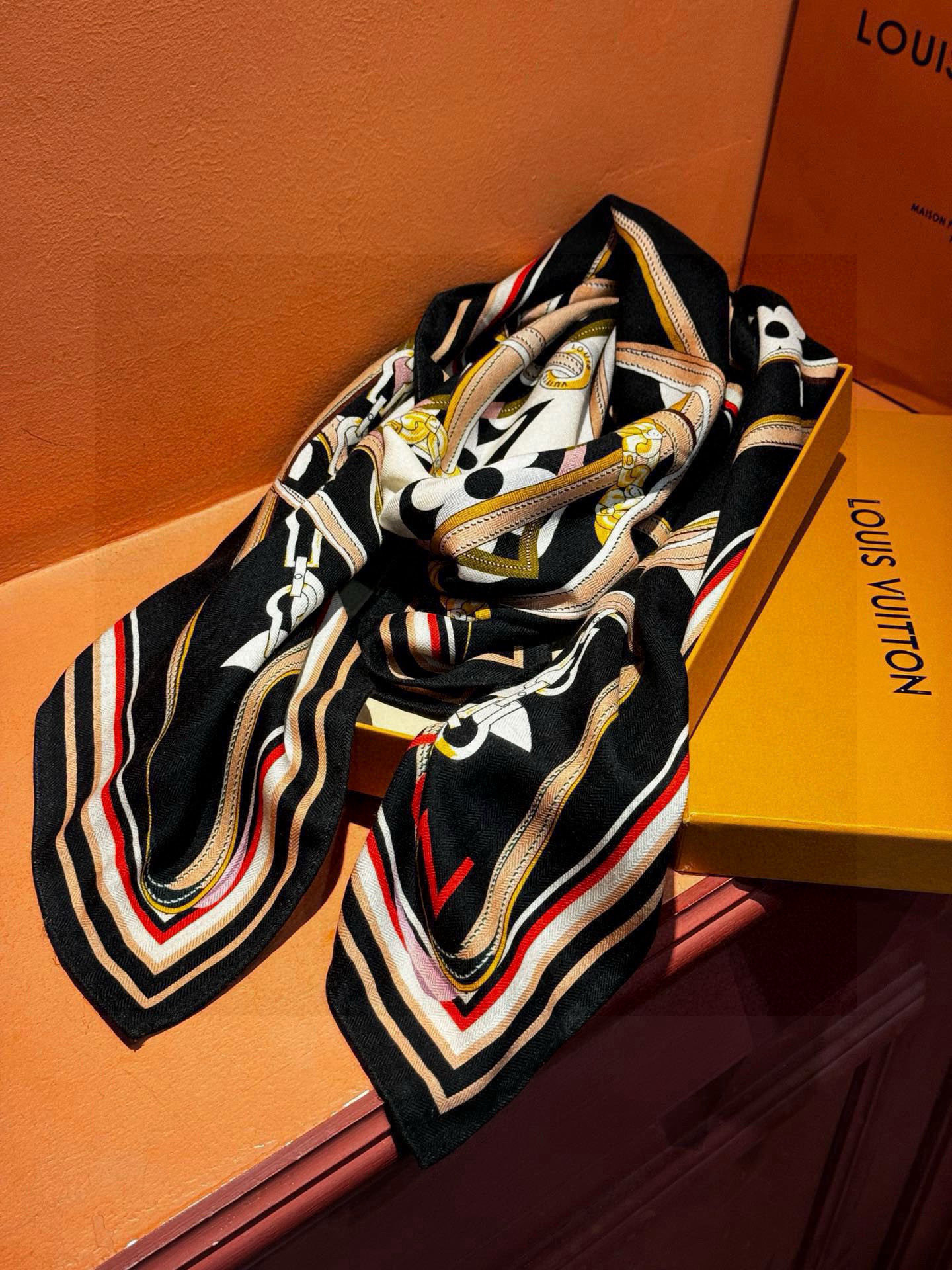 上新❤️ MONOGRAM JACQUARD DENIM140丝绒 方巾 【高定版 双面同色】有些款式他