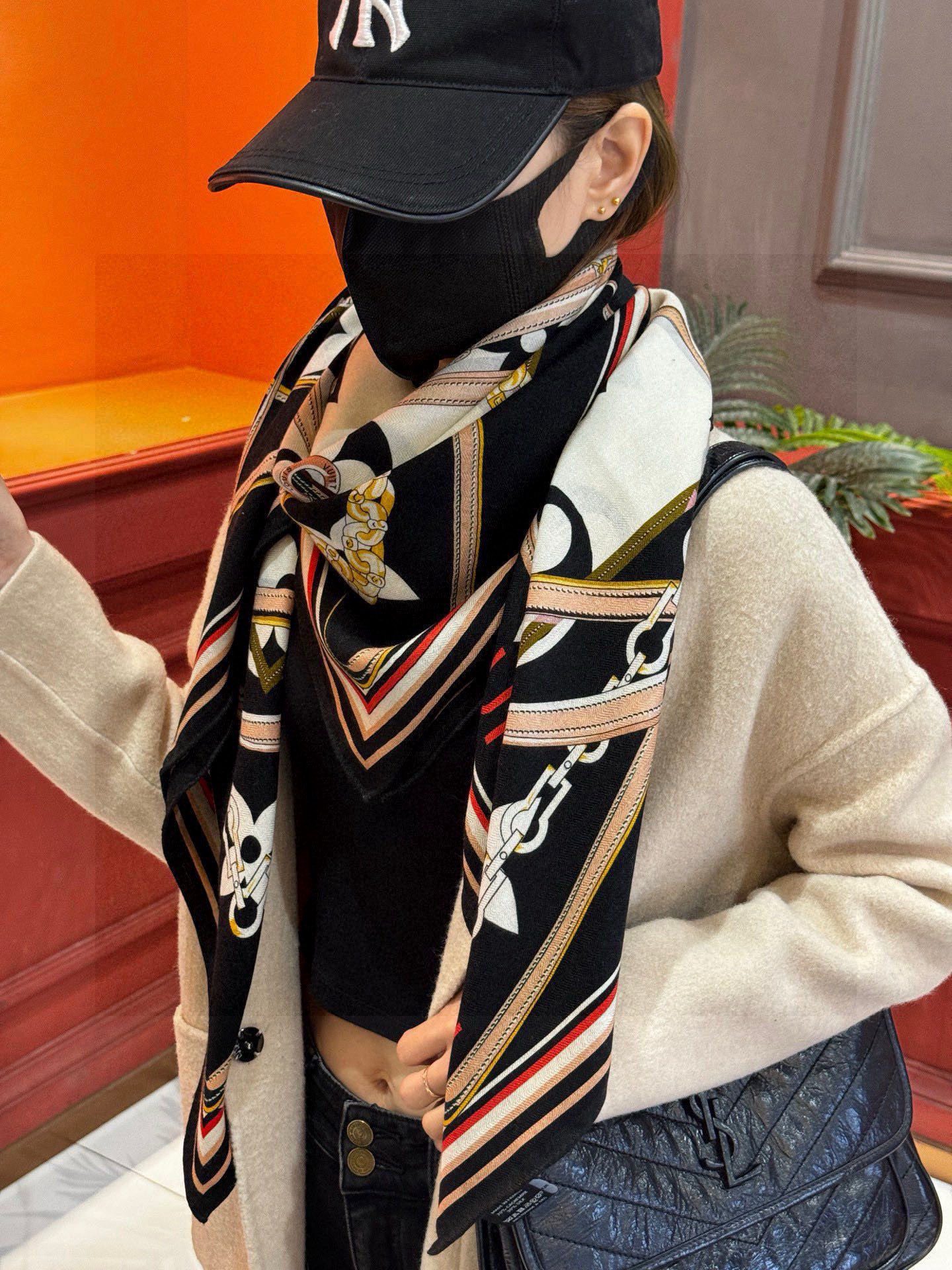 上新❤️ MONOGRAM JACQUARD DENIM140丝绒 方巾 【高定版 双面同色】有些款式他