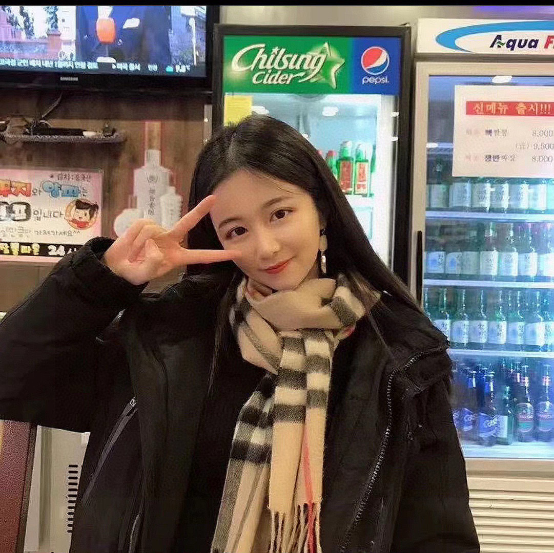 NO:603570,Couple model Burberry's new super stylish and versatile model, the latest exported cashmere scarves for men and women with extremely good quality and great value. The touch is very delicate and the key is that this type of scarf is very versatile and can be matched with casual jackets or business suits. It will never go wrong. The material selection is also very exquisite and is selected from Alpine cashmere. Unisex. Couple model super recommended size 180*30 high version scarf, high version scarf, burberry, jackets & coats19860909情侣款 巴宝莉 新款超级有品百搭的款,绝对质量好到爆的超值最新出口男女羊绒围巾.手感细腻度非常好关键这类的非常百搭,可以搭配休闲外套也可以搭配商务西服绝对不会不会搭错的款.选料也是很考究的选自阿尔卑斯山羊绒.男女通用 情侣款超级推荐尺寸180*30高版本围巾,高版本围巾,burberry,jackets & coats,scarf