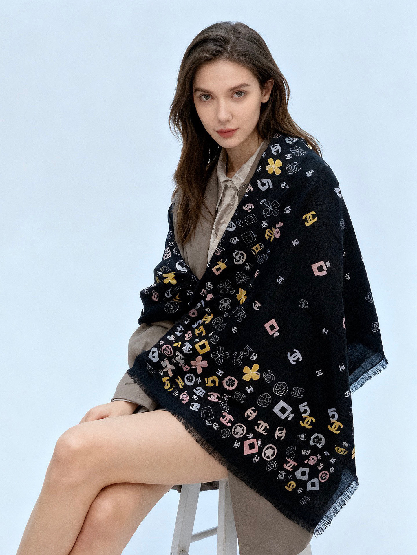 NO:603600,CHANEL Chanel's classic elements are designed elegantly and elegantly. When wrapped around the neck, it is super perfect and is simply a beauty in the world. Counter quality [rose] long scarf 100*200cm. Top quality pure cashmere [strong] reserved for your own use. If you like it, come and grab it. High version scarf, high version scarf, chanel, chanel19860909CHANEL香奈儿经典元素设计优雅大方,绕在颈间超级完美简直人间的尤物 专柜品质[玫瑰]长巾100*200cm 顶级纯羊绒[强]自留款喜欢的快来抢吧高版本围巾,高版本围巾,chanel,chanel,scarf