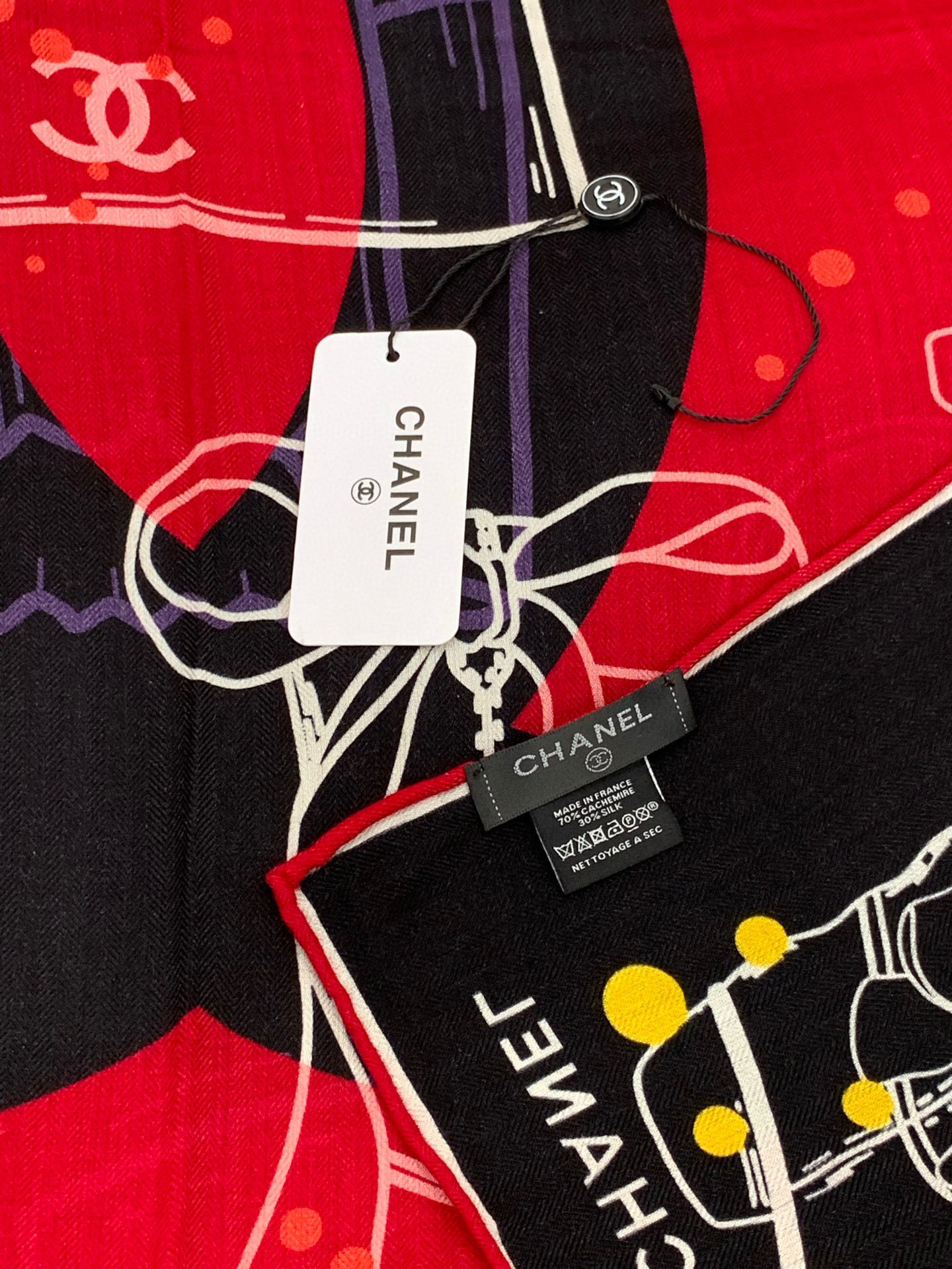 2025秋冬高级成衣系列～Chanel 【140双面同色丝绒披肩】此系列谱写一曲自由轻灵的赞歌本系列作品