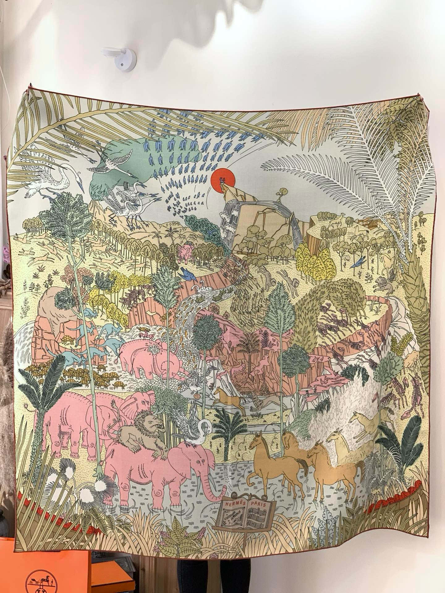 爱马仕～秋冬搭配利器❗️顶级双面同色真丝羊绒披肩！！1条等于2条】点睛精彩，图案和配色都超级喜欢，又一款