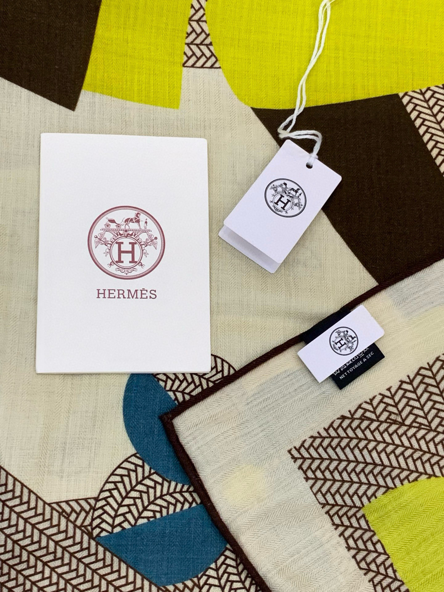 【140顶级丝羊绒双面同色披肩『骏马之城』！！超级气质！！】不仅美有其表，更有好品质与好细节的出彩内质！