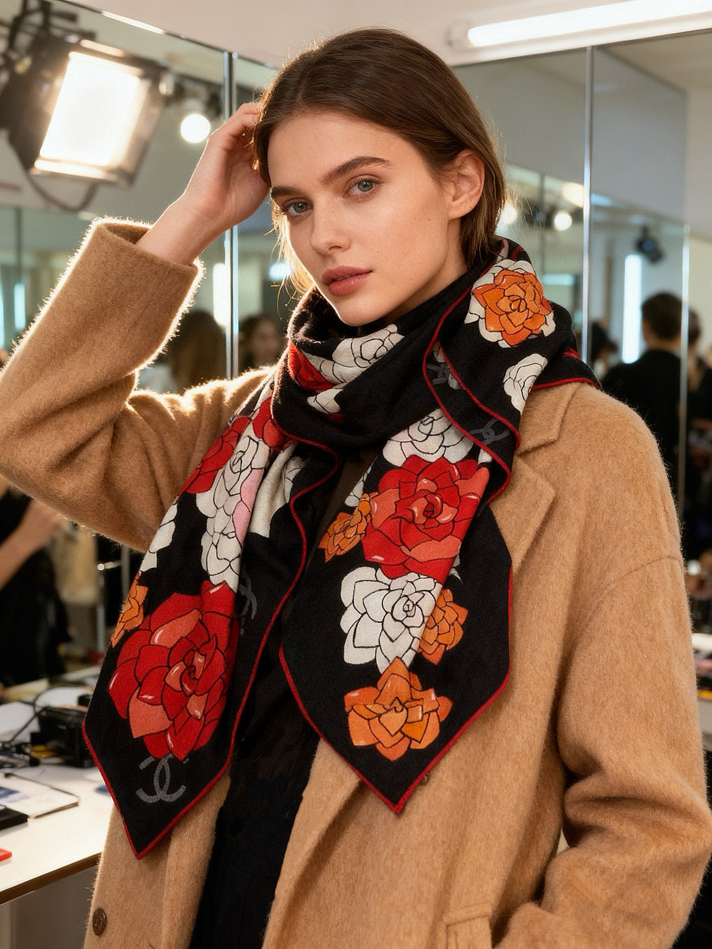 NO:603629,Chanel's new [Chanel] classic camellia and elegant Coco style, Chanel's latest velvet square scarf ~ temperament to the core, the new season's fabrics of Fragrance Grandma are super high-end, really super soft, silky smooth, strong toughness and not easy to be snagged!  This year’s new series~ I’m really impressed by the design. Chanel’s silk scarf is definitely a representative of elegance. A fragrant silk scarf will give you the best match!  !  A must!  The upper body effect is simply elegant and very flexible. It has layers of elegant texture. Layers upon layers create a striking but unobtrusive look of a gorgeous lady. The powder must come in the size of 140*140cm. The upper body effect is really beautiful (it will look even better when paired with clothing, shoes and bags)!  The real thing is definitely more beautiful!  Classic black and white high version scarf, high version scarf, chanel, chanel19860909香奈儿上新【Chanel】 经典茶花优雅Coco风,Chanel最新丝绒大方巾~气质到骨子里,香奶奶新一季的面料超高级,真心超级柔软,丝丝顺滑,韧性很强 不容易被轻易勾丝！今年新出的系列~真的被这样的设计美到,香奈儿家的丝巾绝对是优雅的代表,一条小香的丝巾,给你最好的搭配！！ 必入！上身效果简直优雅气质到不行,非常灵动.层次优雅质感.层层叠叠出醒目而不张扬的华丽名媛感,香粉必入 140*140cm 的尺寸,上身效果真的不用多说的美(搭配服饰鞋包更有感觉)！实物绝对更美！经典黑白色高版本围巾,高版本围巾,chanel,chanel,scarf