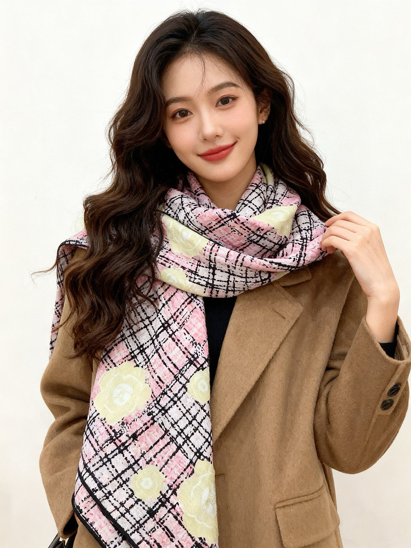 Chanel ~25秋冬新品～“花呢纹理与山茶花”【140双面丝绒披肩】手工卷边丝绒方巾（30%桑蚕丝7