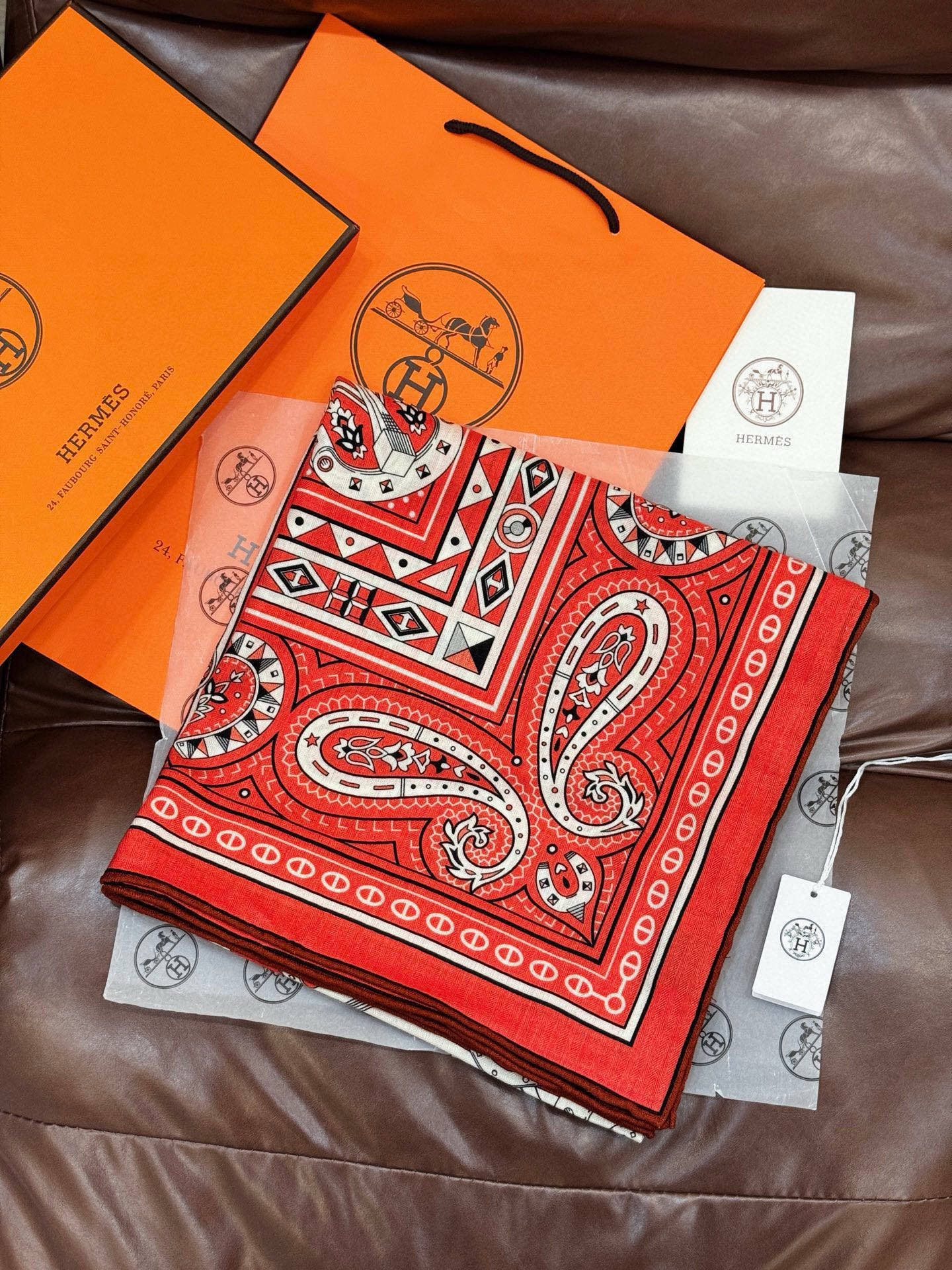 ✨✨【双面同色 丝毛款】H家羊绒新款 买了都说好看‼️推荐💕【爱心骏马 140】羊绒方巾‼️H家ZG爆款