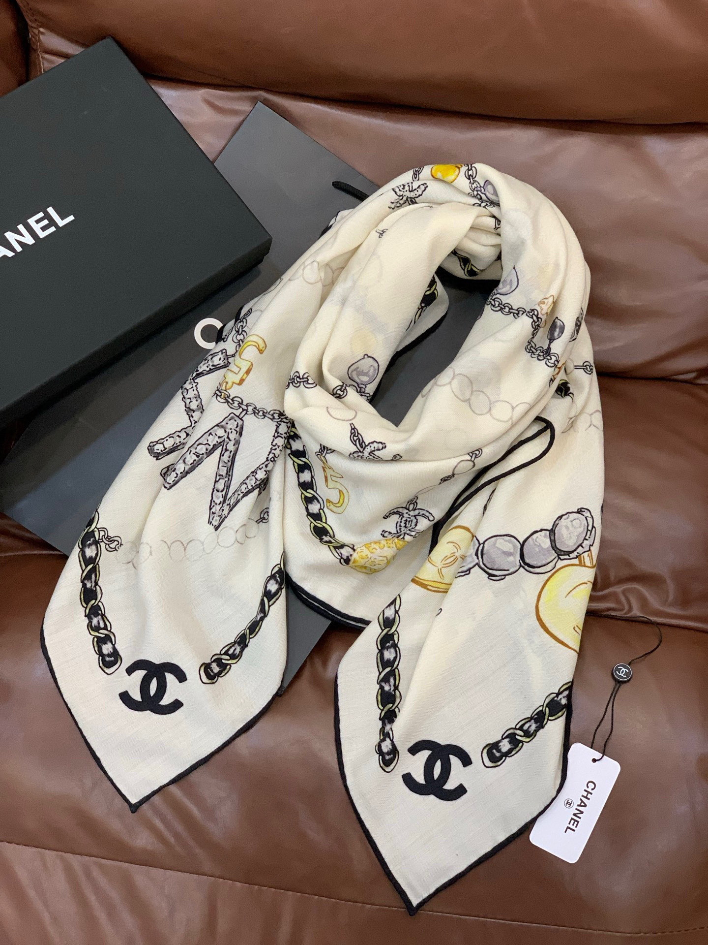 Chanel ~25秋冬新品～“珠光宝气”【140双面丝绒披肩】手工卷边丝绒方巾（30%桑蚕丝70%羊绒