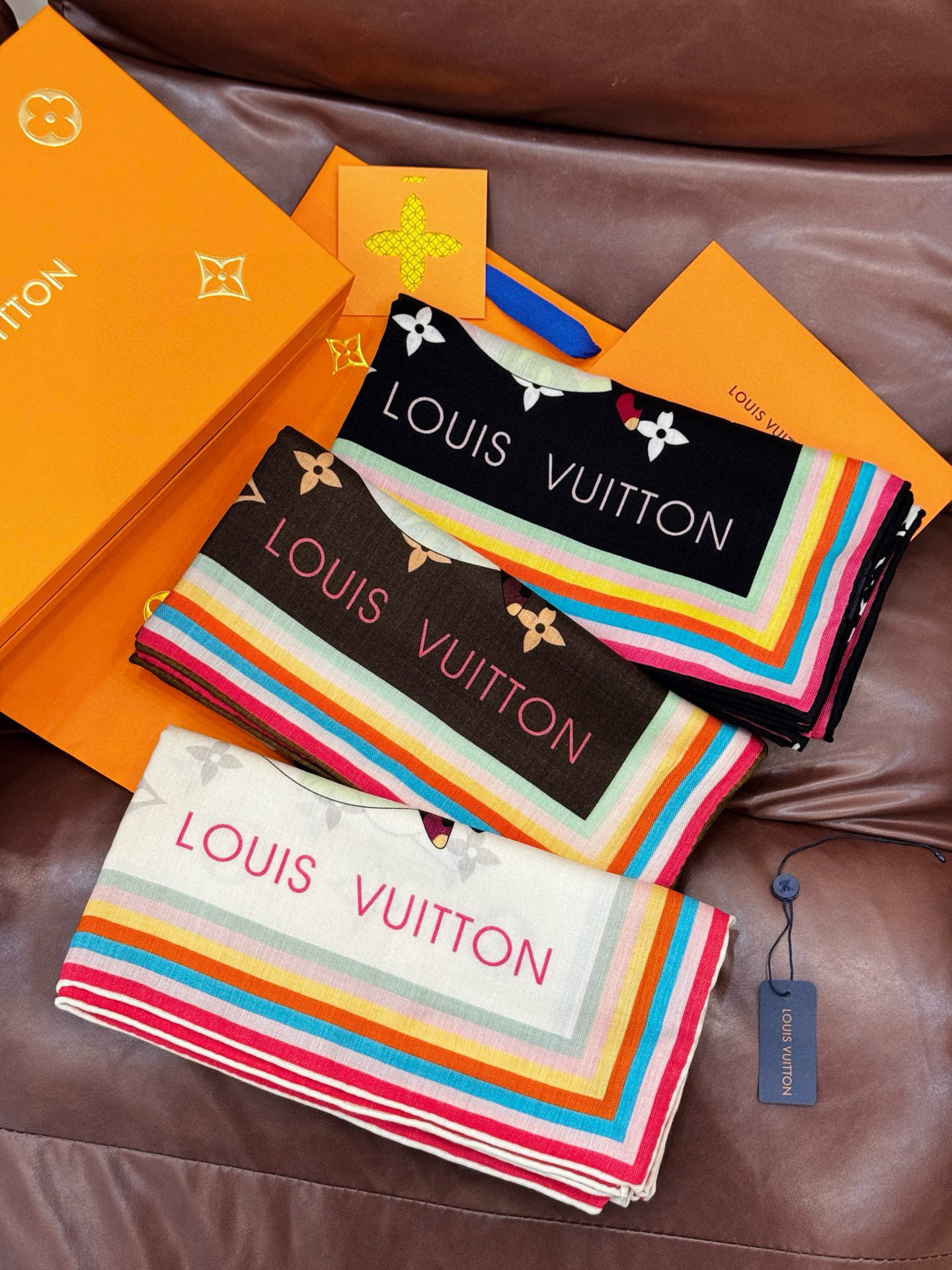 LV x TM SUPERFLAT 140丝绒方巾【140真丝羊绒双面同色披肩】LV x TM Mono