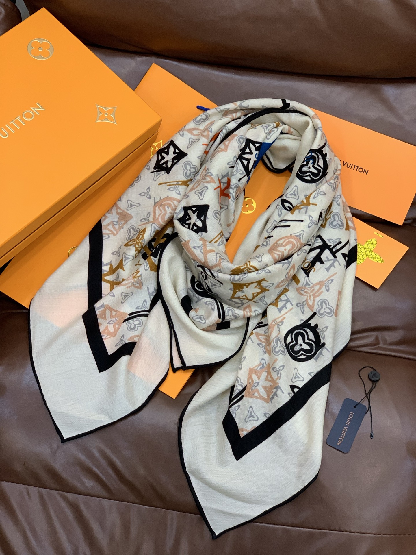 LV x TM 140披肩【140顶级丝绒双面同色披肩】本款LVxTMMonogram Multicol