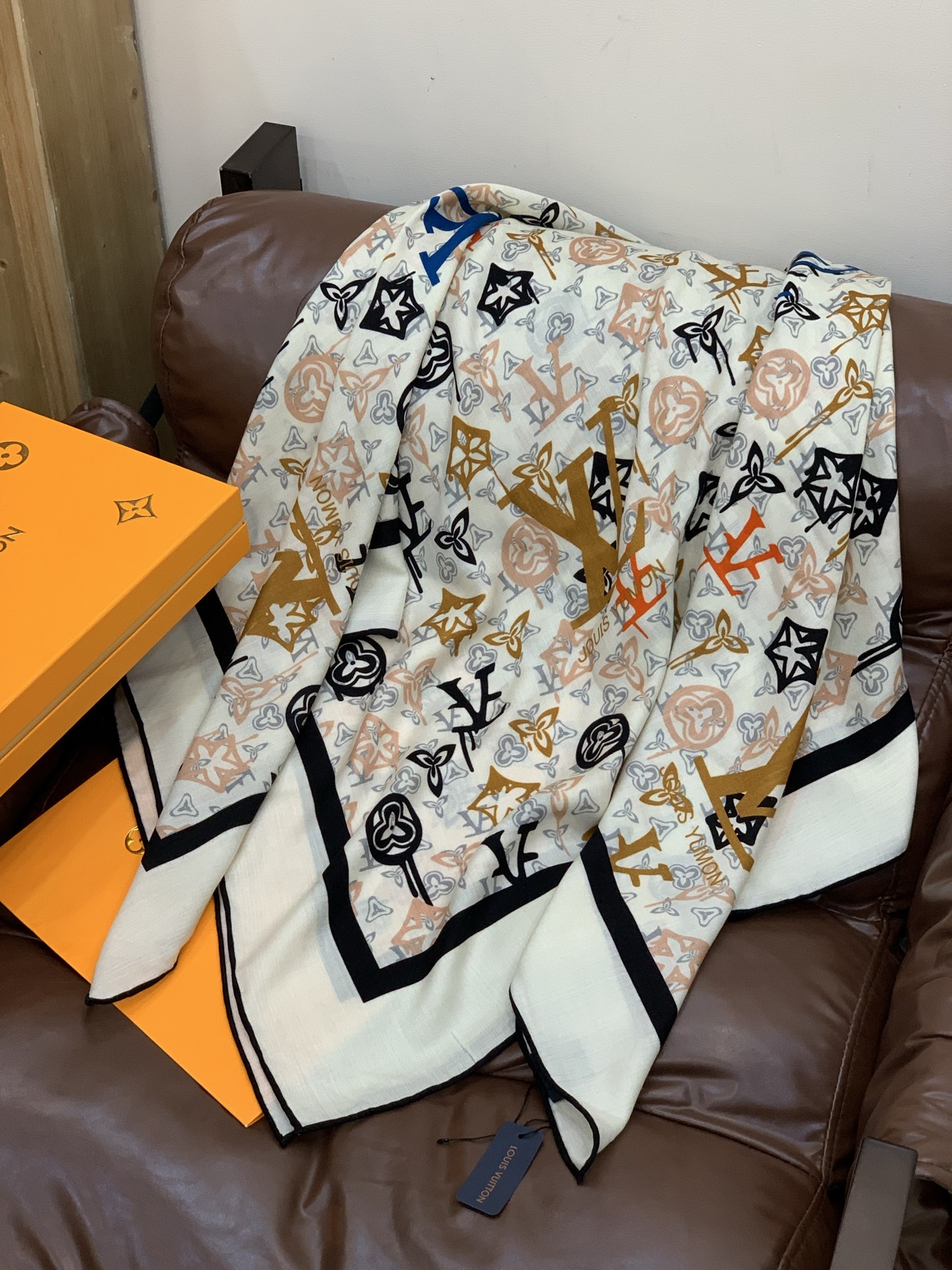 LV x TM 140披肩【140顶级丝绒双面同色披肩】本款LVxTMMonogram Multicol
