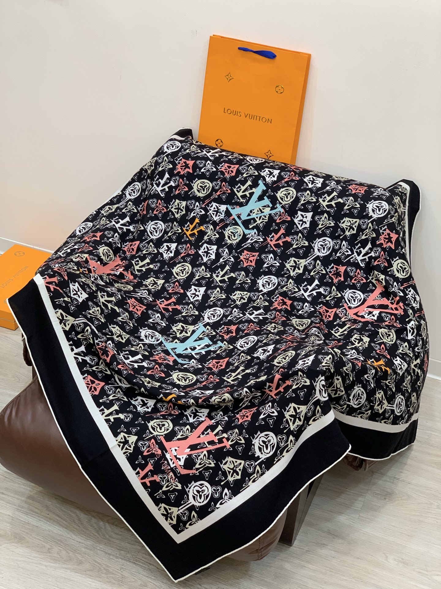 LV x TM 140披肩【140顶级丝绒双面同色披肩】本款LVxTMMonogram Multicol