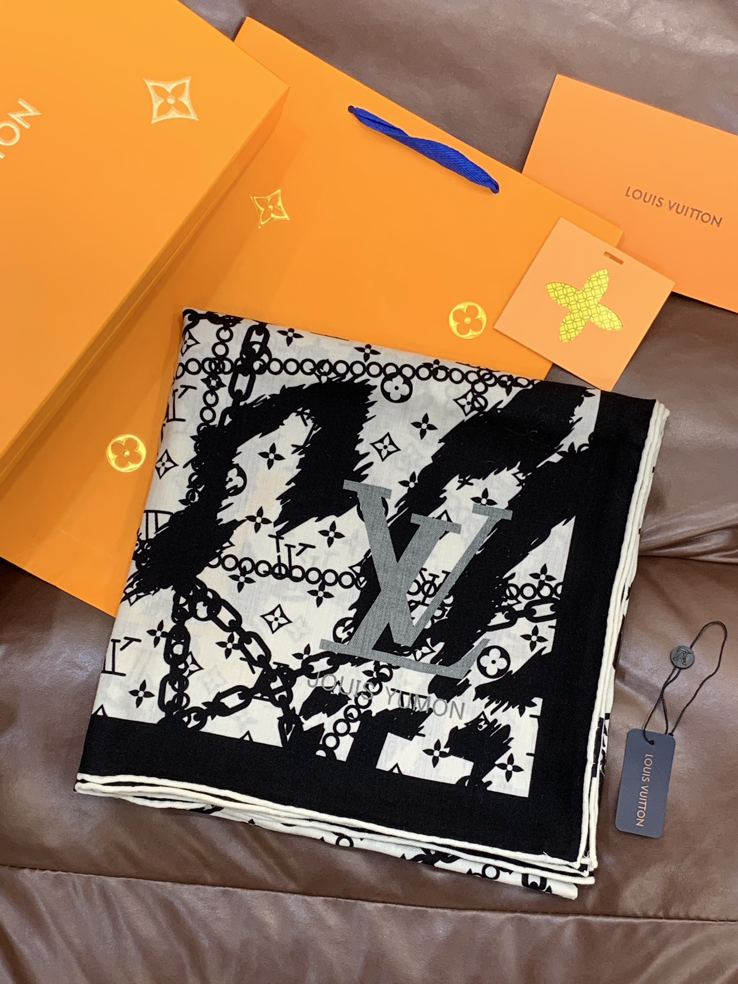 LV x TM 140披肩【140顶级丝绒双面同色披肩】本款LVxTMMonogram Multicol