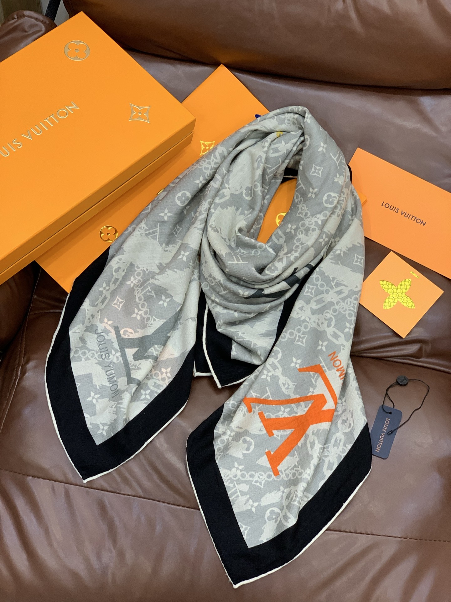 LV x TM 140披肩【140顶级丝绒双面同色披肩】本款LVxTMMonogram Multicol