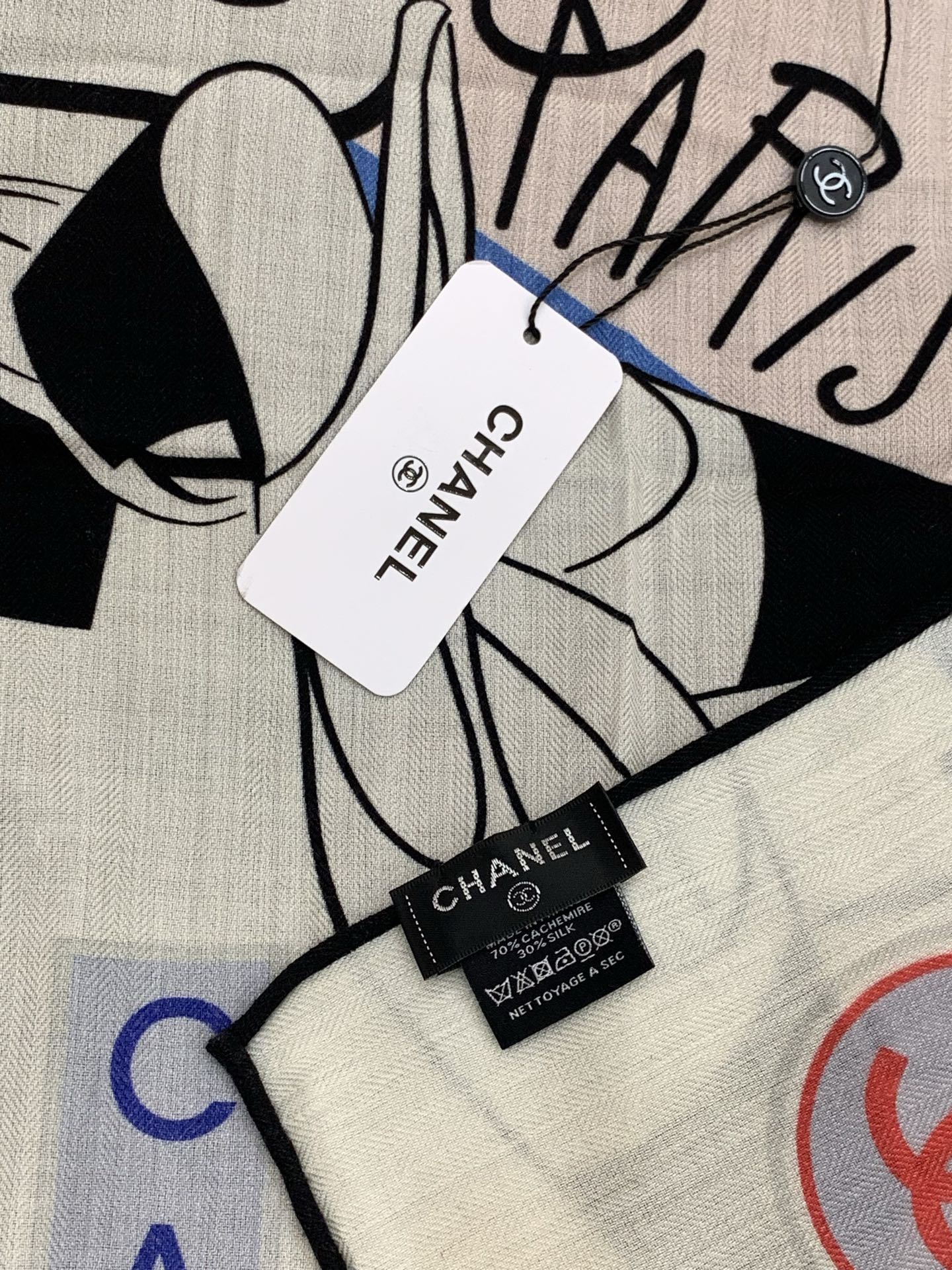 2025秋冬高级成衣系列～Chanel 【140双面同色丝绒披肩】此系列谱写一曲自由轻灵的赞歌本系列作品