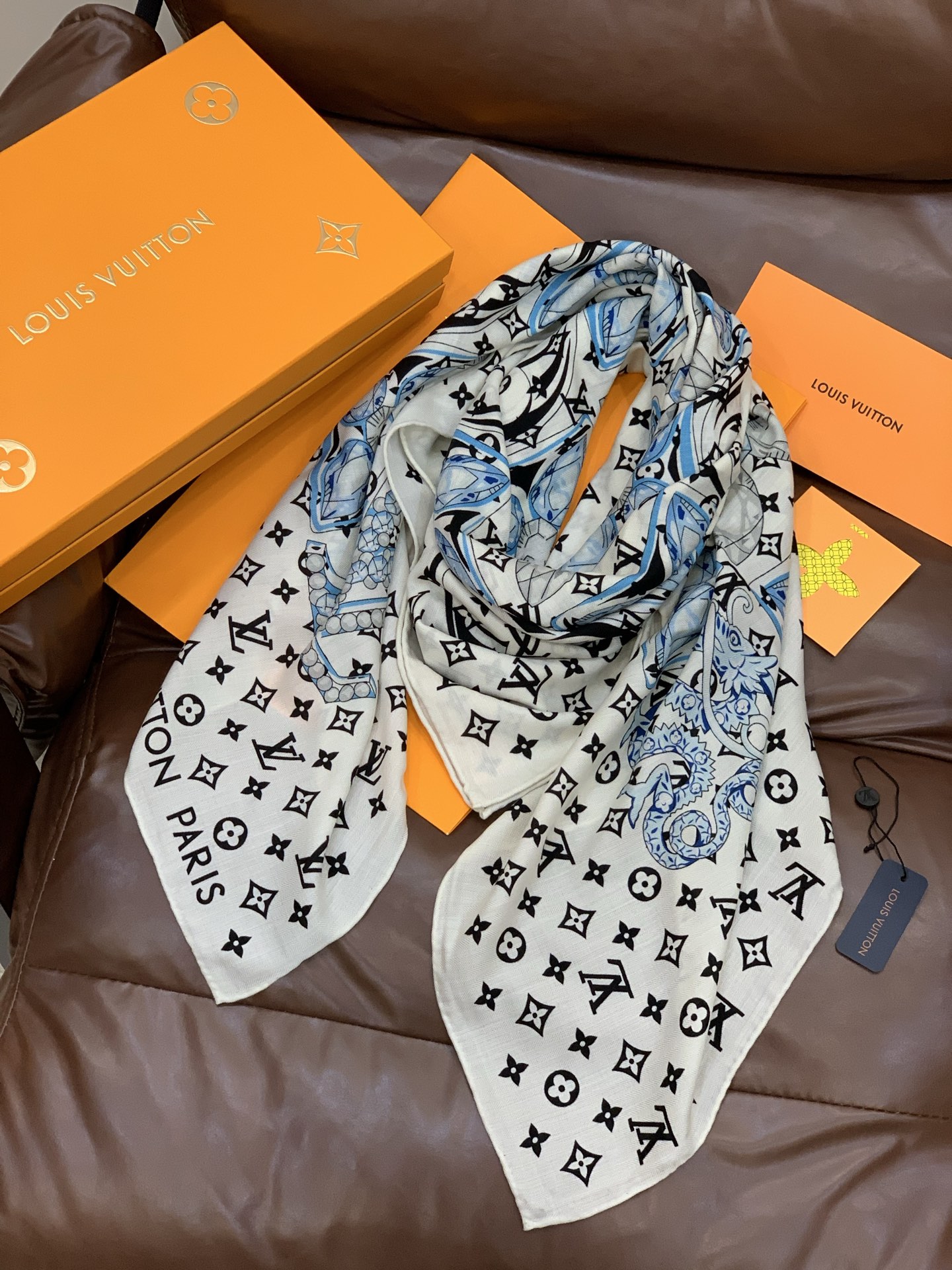 LV x TM 140披肩【140顶级丝绒双面同色披肩】本款LVxTMMonogram Multicol