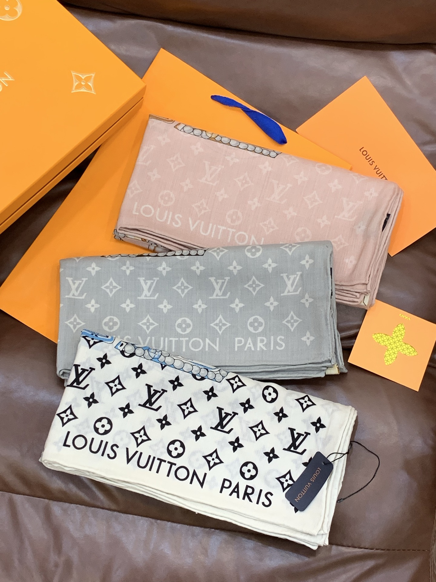 LV x TM 140披肩【140顶级丝绒双面同色披肩】本款LVxTMMonogram Multicol