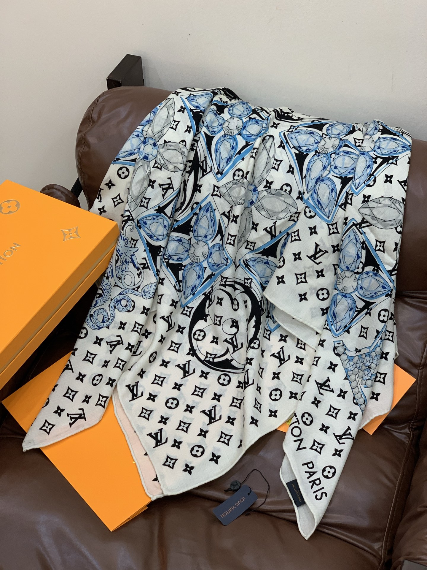 LV x TM 140披肩【140顶级丝绒双面同色披肩】本款LVxTMMonogram Multicol