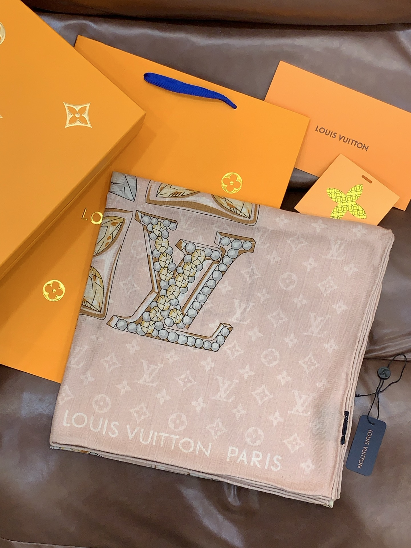 LV x TM 140披肩【140顶级丝绒双面同色披肩】本款LVxTMMonogram Multicol