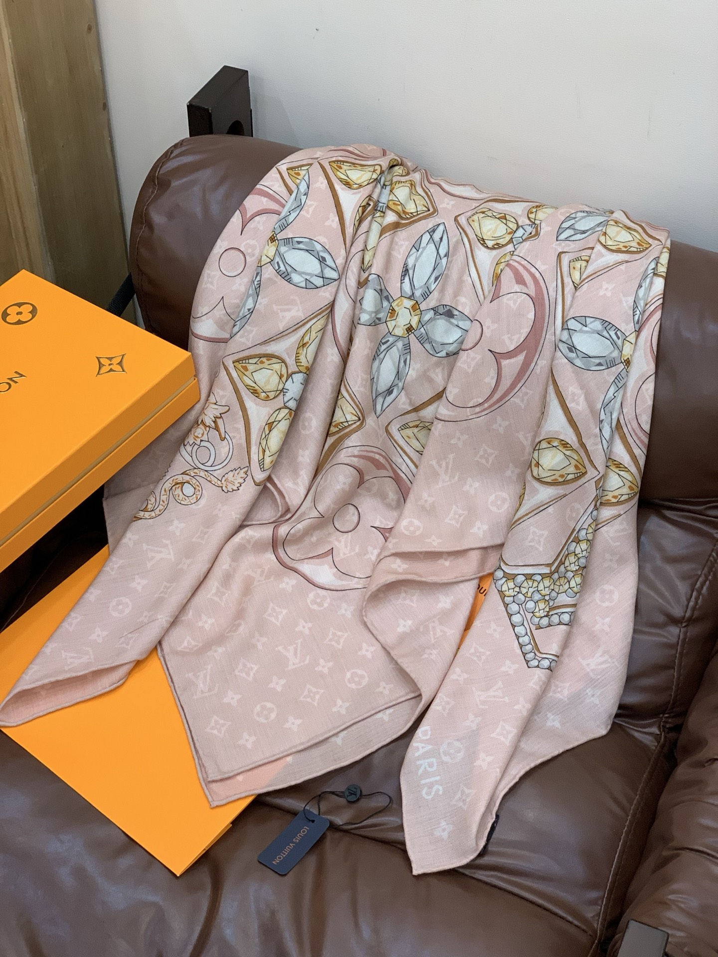 LV x TM 140披肩【140顶级丝绒双面同色披肩】本款LVxTMMonogram Multicol