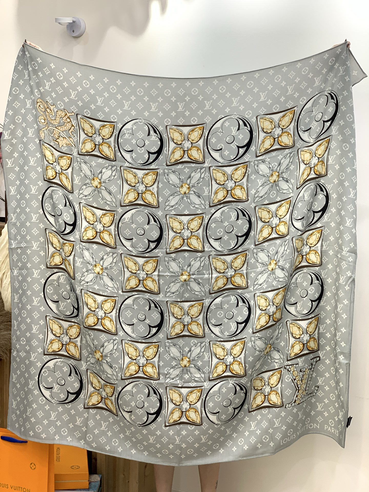 LV x TM 140披肩【140顶级丝绒双面同色披肩】本款LVxTMMonogram Multicol