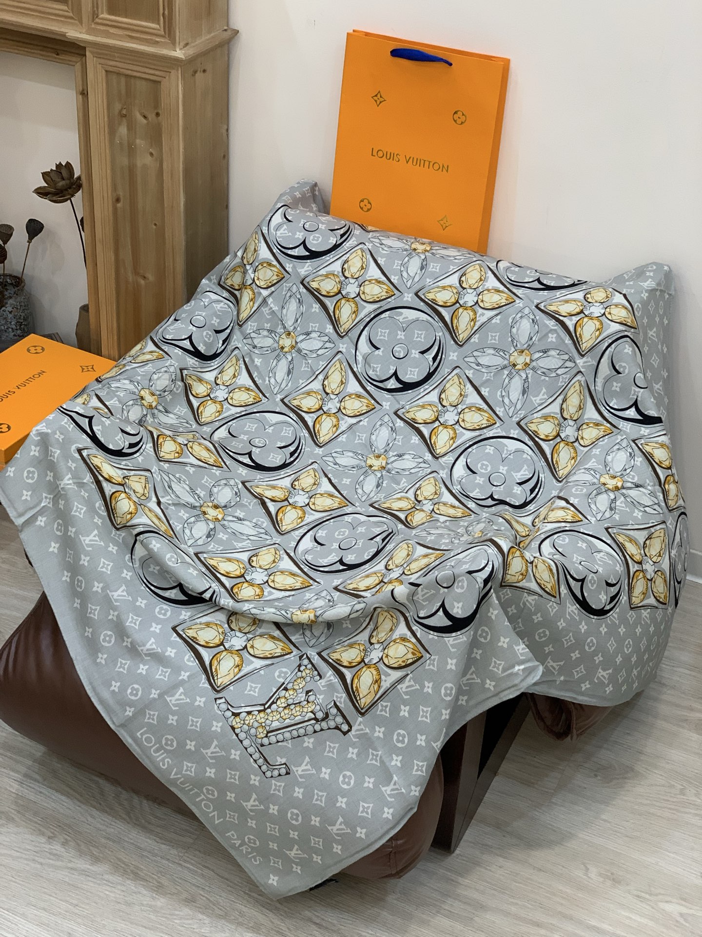 LV x TM 140披肩【140顶级丝绒双面同色披肩】本款LVxTMMonogram Multicol